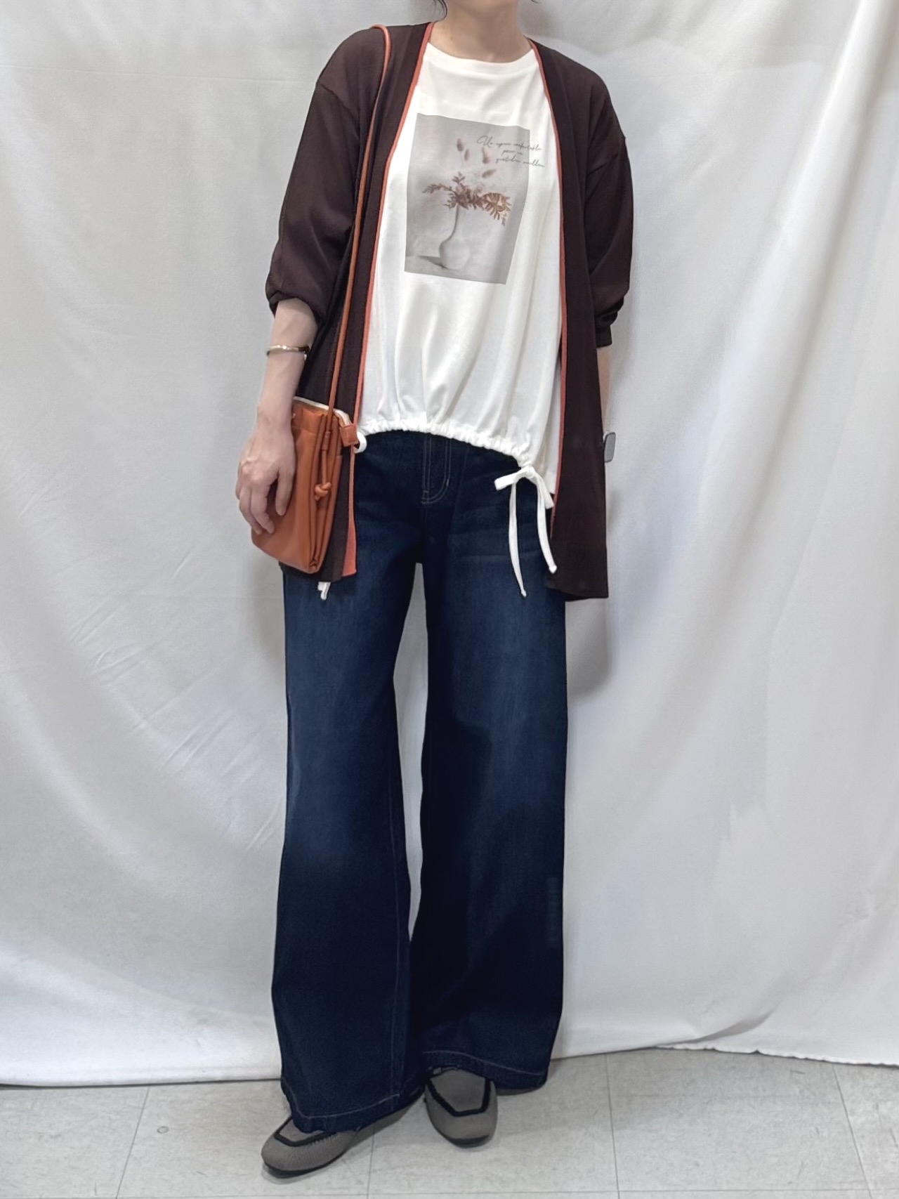 𝐇𝐢𝐫𝐨𝐦𝐢さんの「SHOO･LA･RUE｜【お袖丈選べる/UV/毛玉になりにくい】目を引く配色デザイン ボタンレスミドルカーディガン」を使ったコーディネート