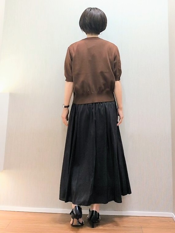 ミズタさんの「UNTITLED｜【すっきり秋羽織り/前開きボタン】ドライタッチ5分袖カーディガン」を使ったコーディネート