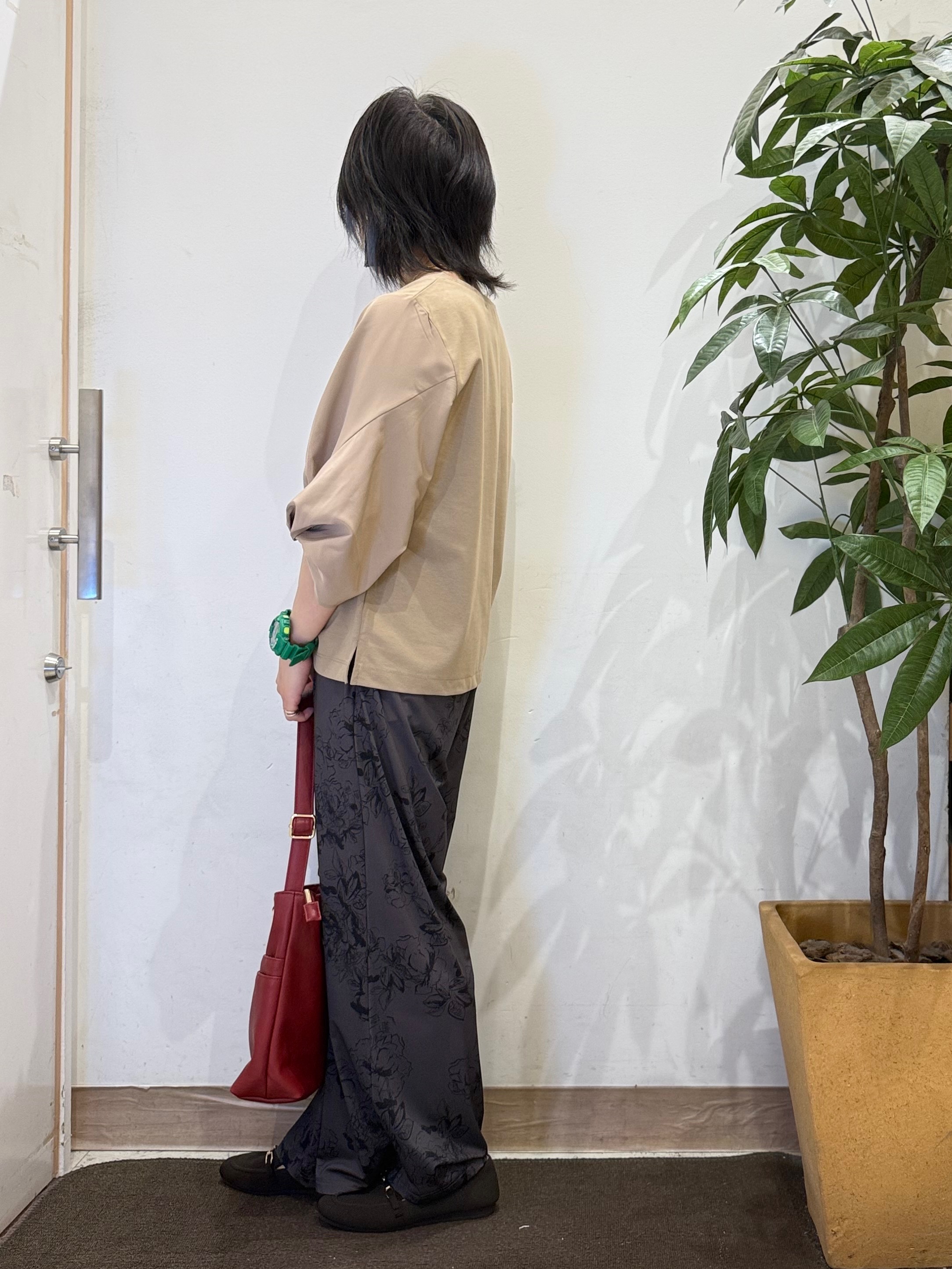 misakiさんの「SHOO･LA･RUE｜【S-LL/洗濯機可/二の腕カバー】楽に上品見え ツイストスリーブトップス」を使ったコーディネート