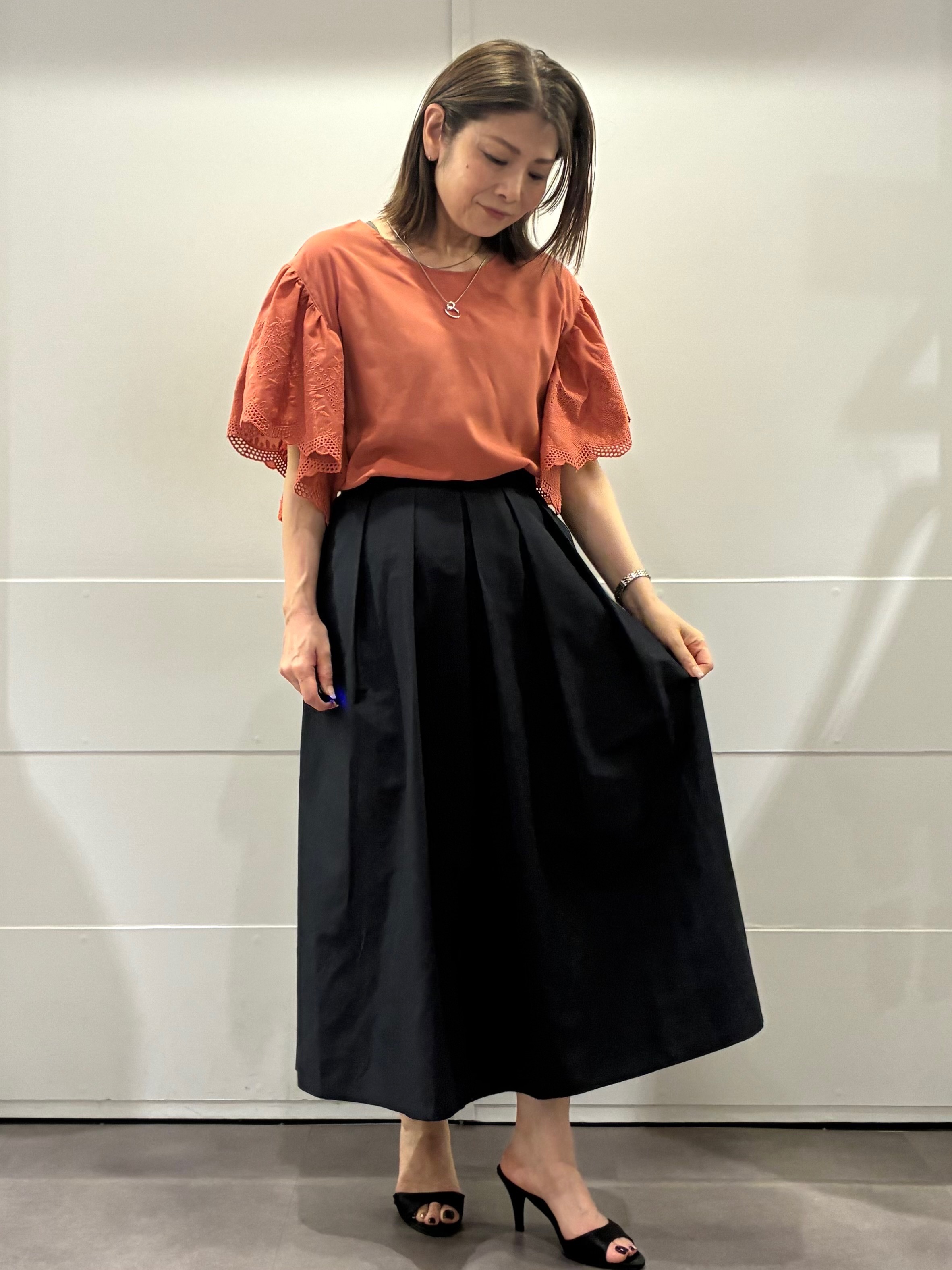 ちいさんの「Reflect｜【通勤◎】スカラップレーススリーブ ブラウス」を使ったコーディネート