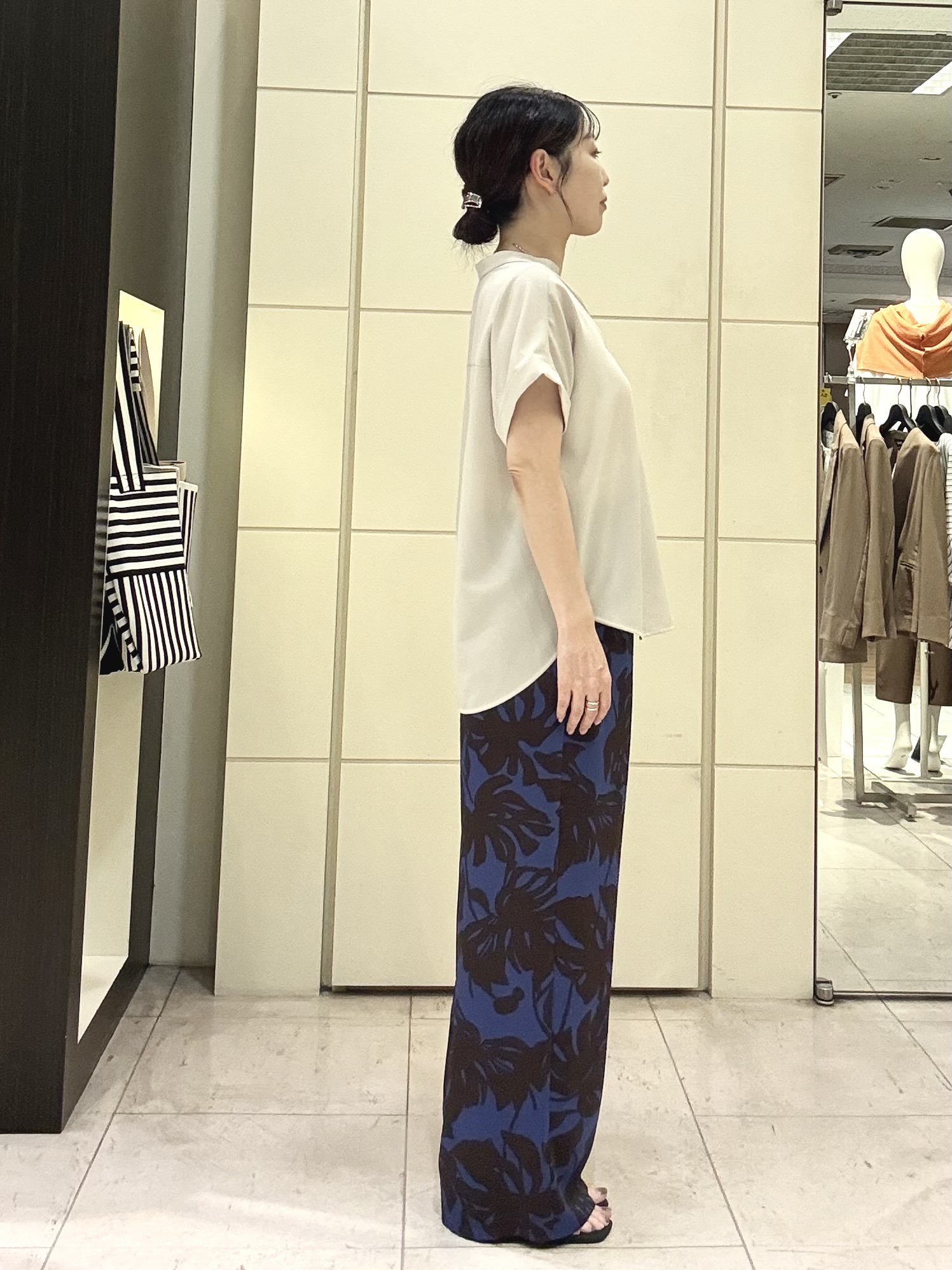 mori.さんの「UNTITLED｜【セットアップ可/UVカット】エアリークールブラウス」を使ったコーディネート