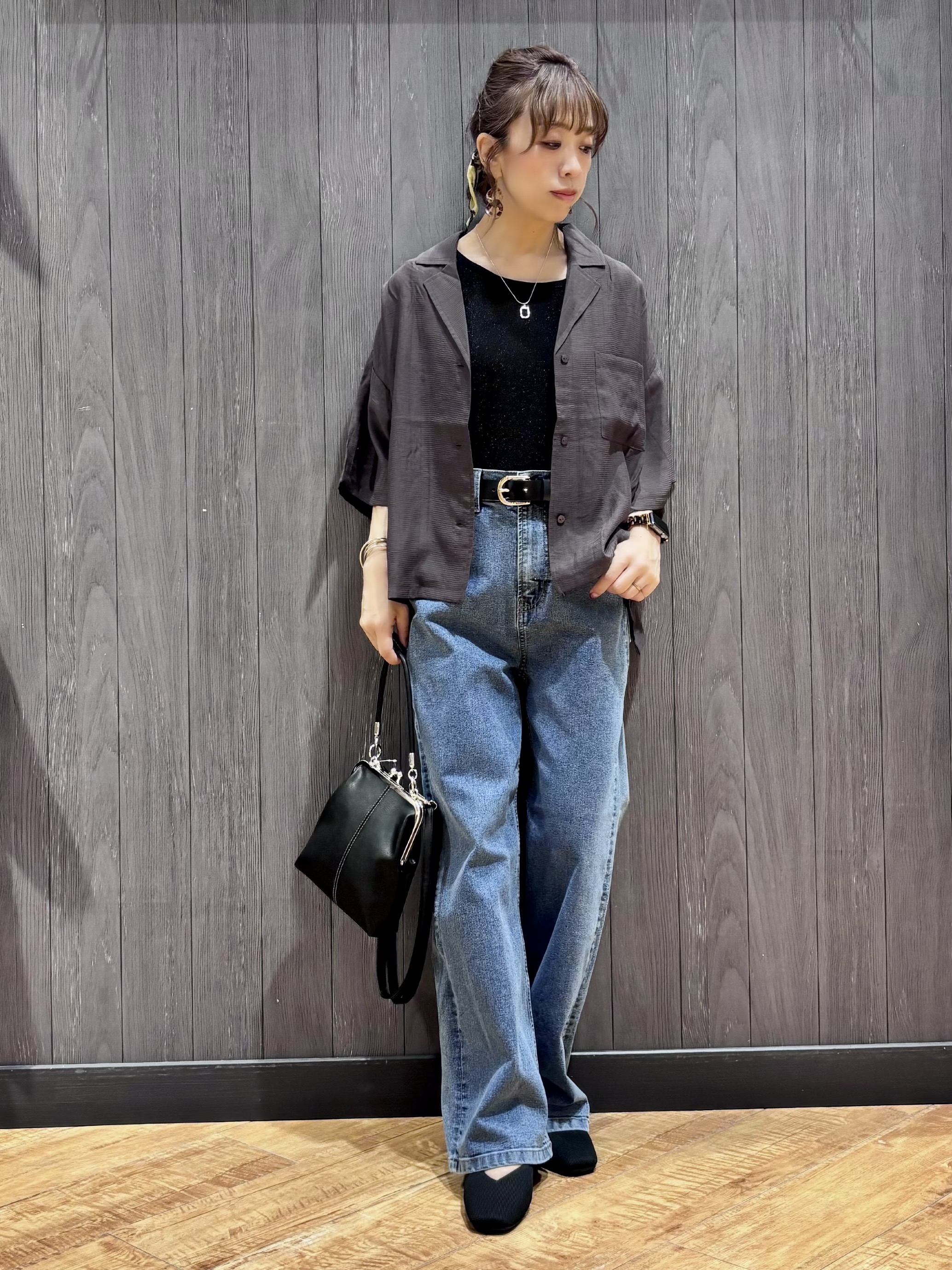 meiさんの「SHOO･LA･RUE｜【S-LL/5分袖/洗濯機可】程よい透け感 ポケット付きシャツ」を使ったコーディネート