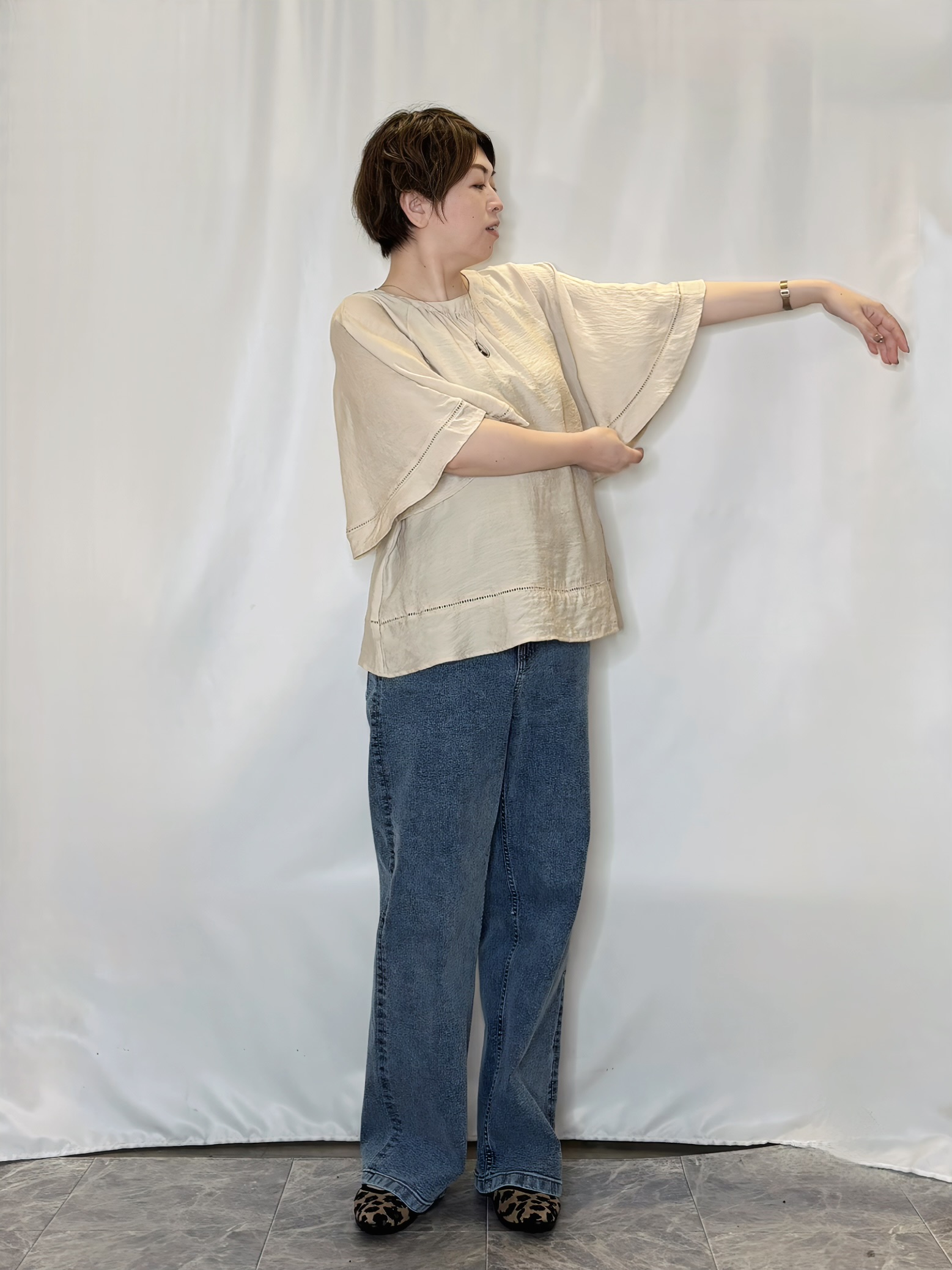 たみさんの「SHOO･LA･RUE｜【S-LL/洗濯機可/体型カバー】はしごレースがポイント スラブポンチョ風ブラウス」を使ったコーディネート