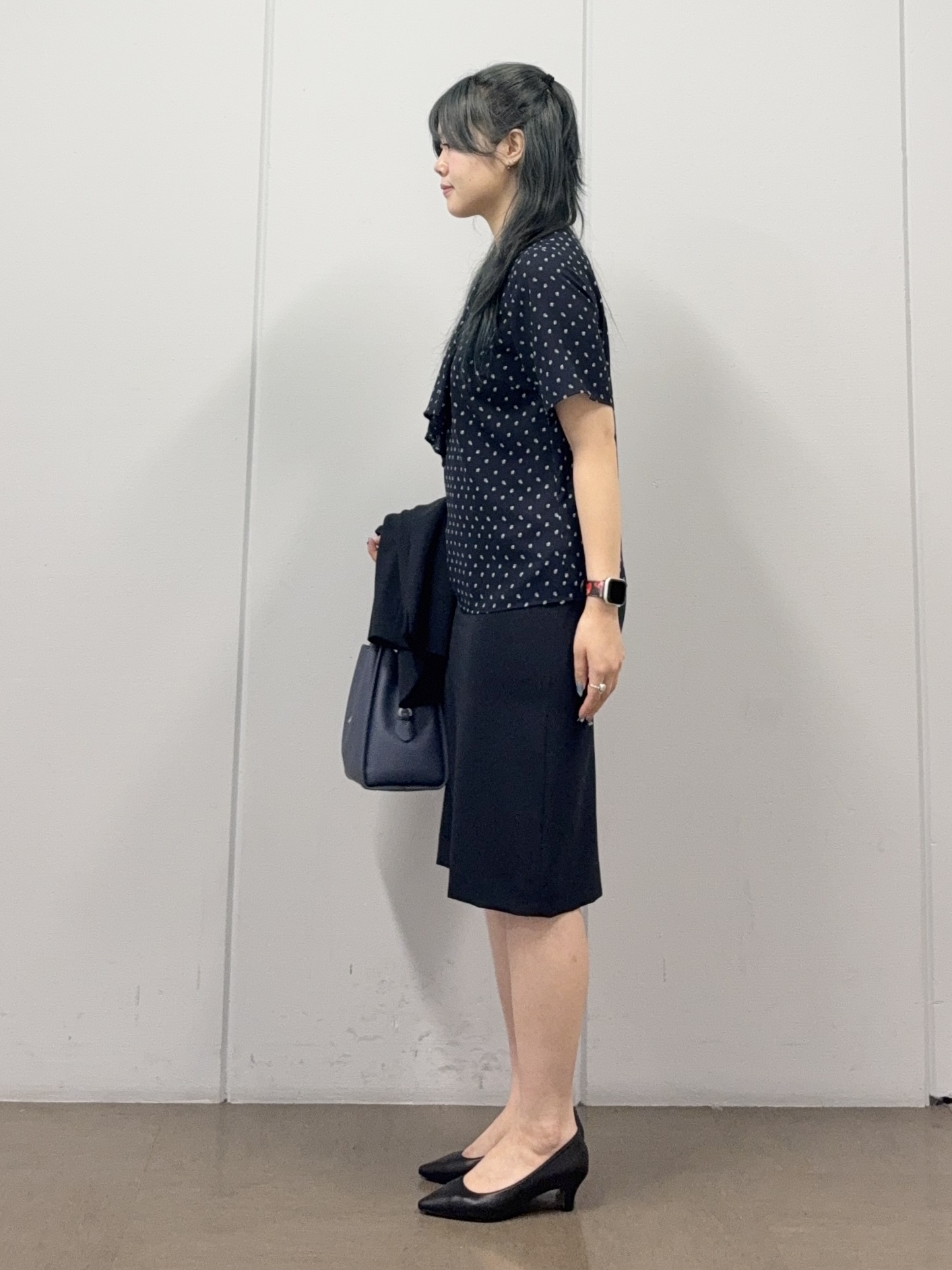 mizukiさんの「INDIVI｜【洗える／スーツインナー／UVケア】ボウタイ風 幾何学柄ブラウス」を使ったコーディネート