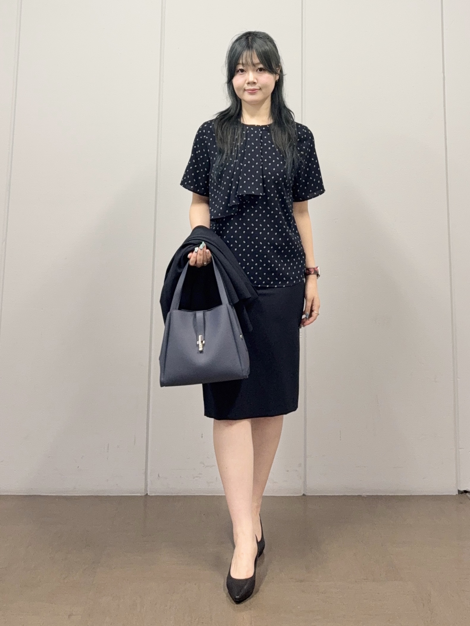 mizukiさんの「INDIVI｜【洗える／スーツインナー／UVケア】ボウタイ風 幾何学柄ブラウス」を使ったコーディネート