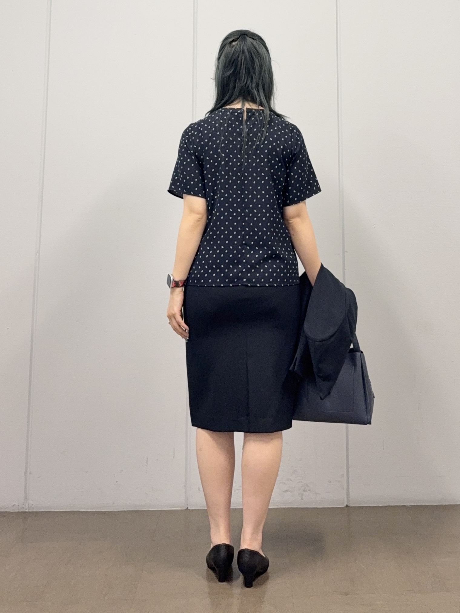 mizukiさんの「INDIVI｜【洗える／スーツインナー／UVケア】ボウタイ風 幾何学柄ブラウス」を使ったコーディネート