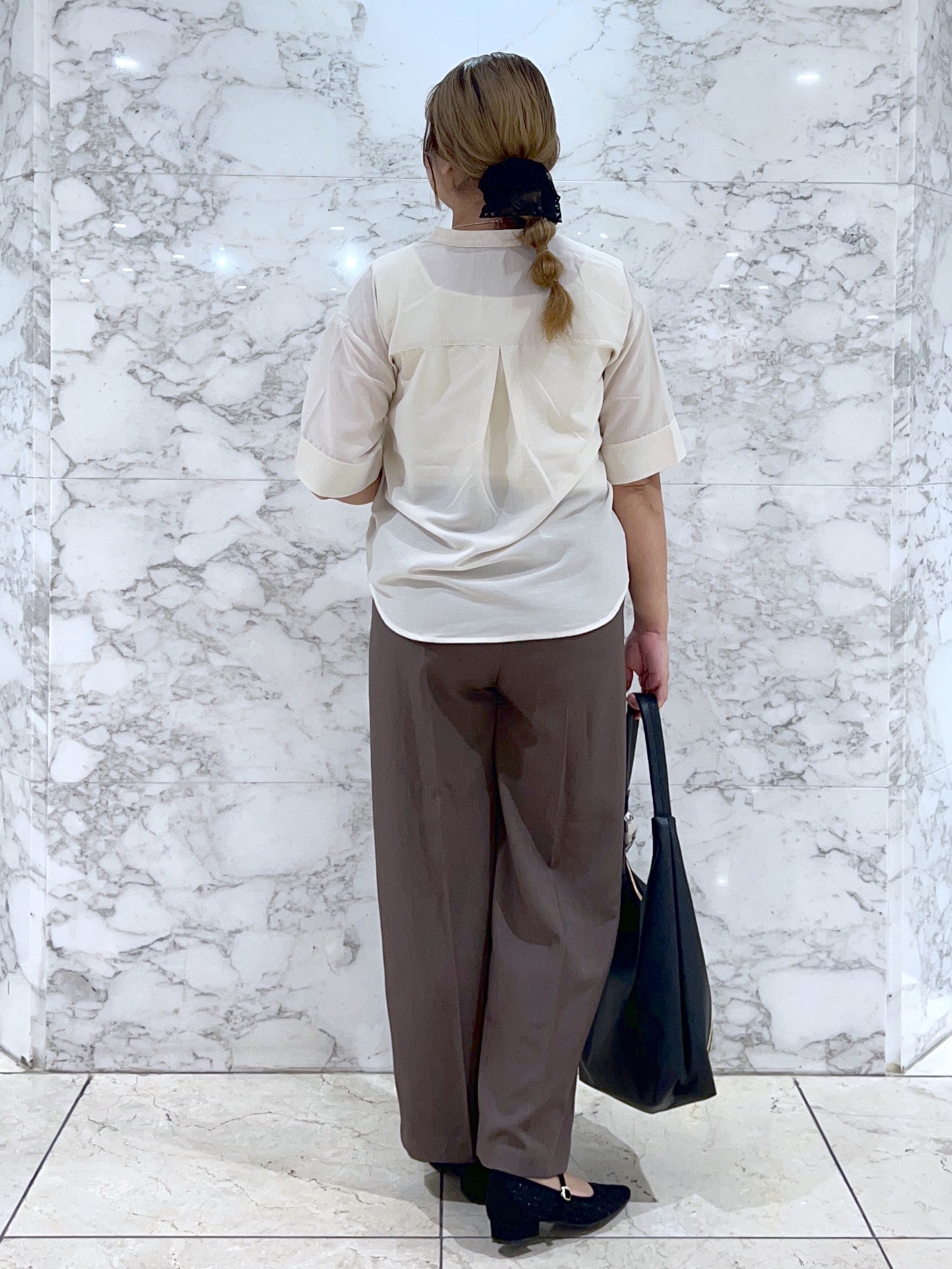 ARISAさんの「grove｜【洗濯機◎】ほんのり大人の透け感、シアーカバーブラウス」を使ったコーディネート