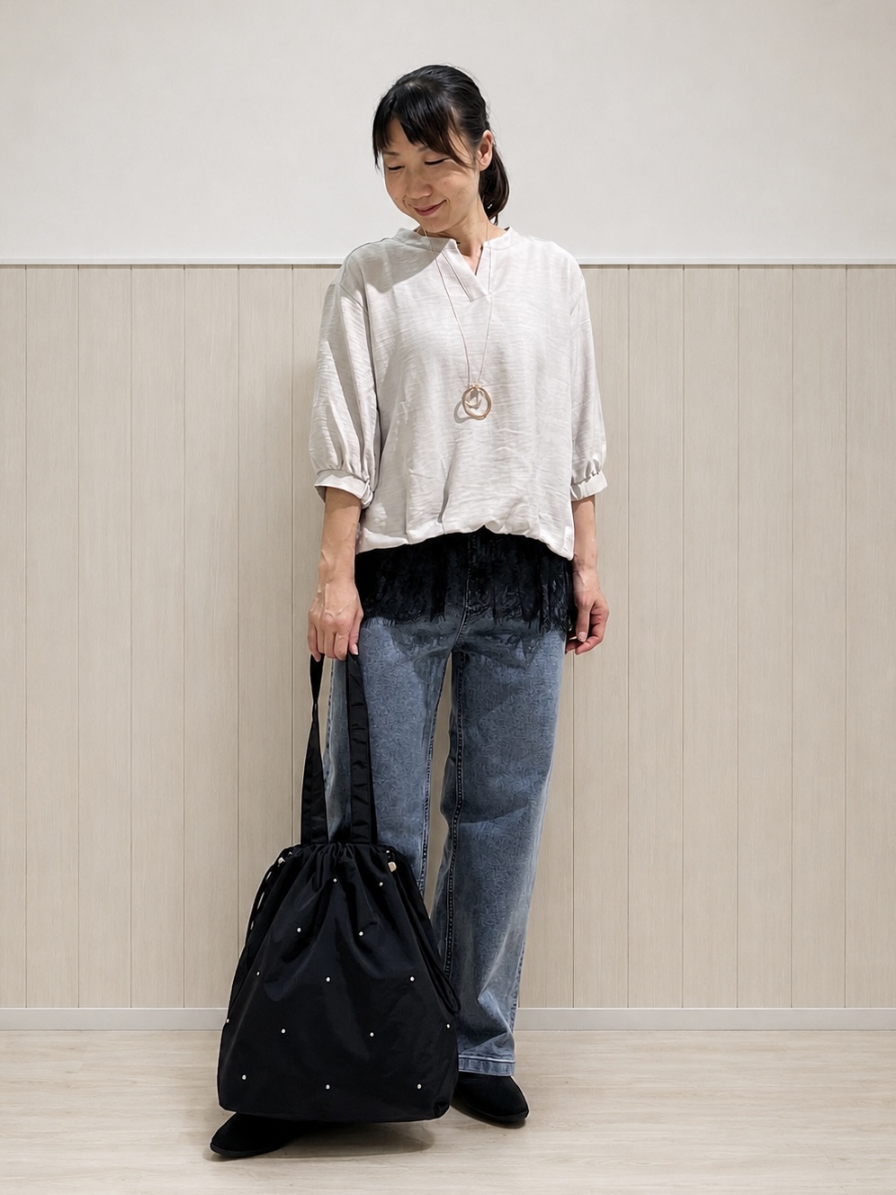 まつみさんの「SHOO･LA･RUE｜【インしないで着られる/S-LL/洗濯機可】1枚で決まる裾レース 大人上品スキッパーブラウス」を使ったコーディネート