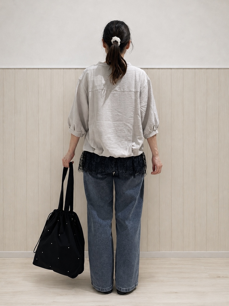 まつみさんの「SHOO･LA･RUE｜【インしないで着られる/S-LL/洗濯機可】1枚で決まる裾レース 大人上品スキッパーブラウス」を使ったコーディネート