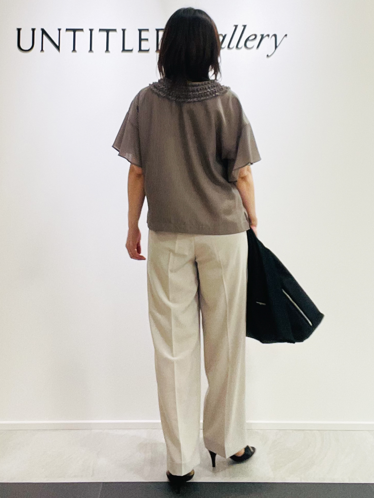 めいさんの「UNTITLED｜【接触冷感/通気性/洗える】Vネックフリルブラウス」を使ったコーディネート
