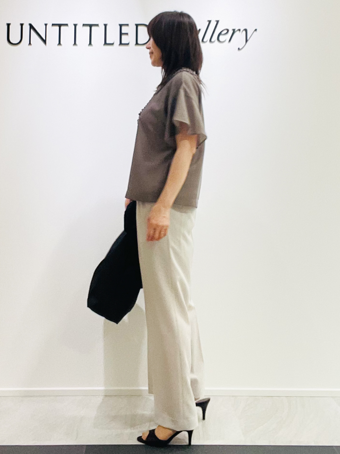 めいさんの「UNTITLED｜【接触冷感/通気性/洗える】Vネックフリルブラウス」を使ったコーディネート