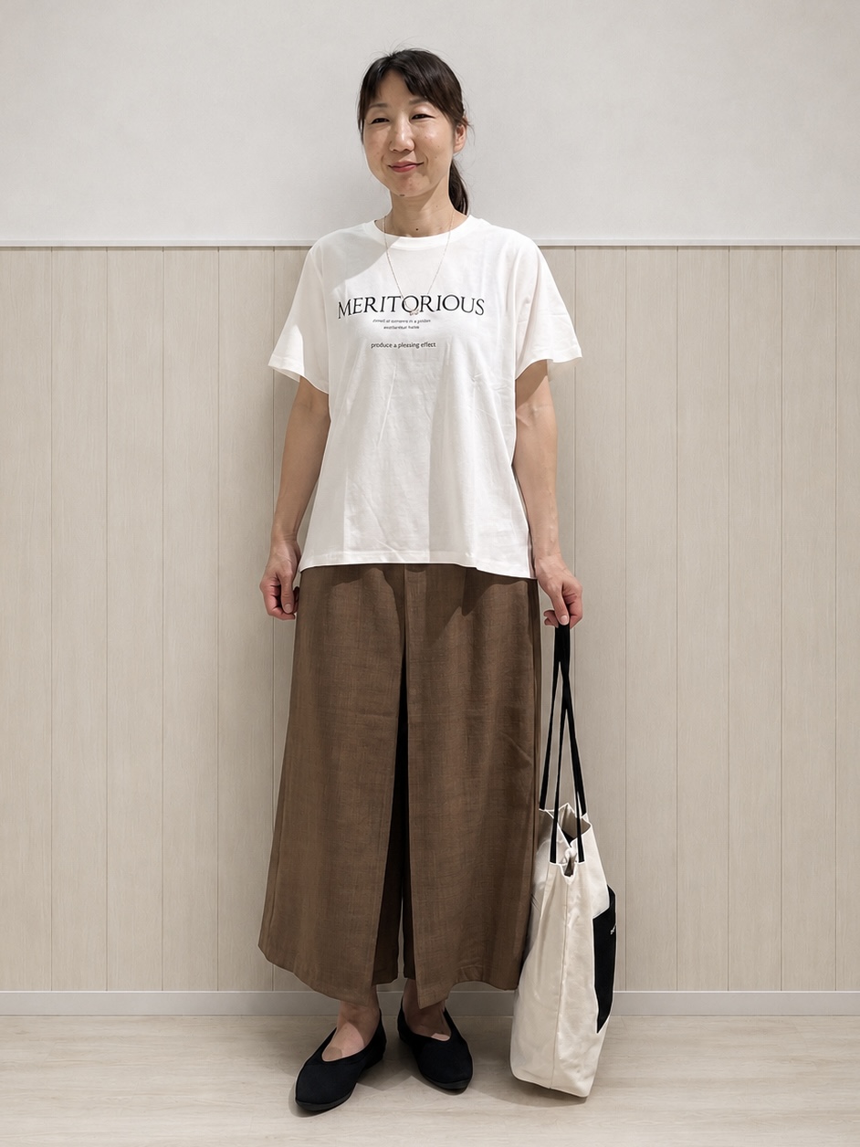 まつみさんの「SHOO･LA･RUE｜【綿100%/UV/S-LL/体型カバー】ヒップが隠せる 柔らかシアーデニムシャツ」を使ったコーディネート
