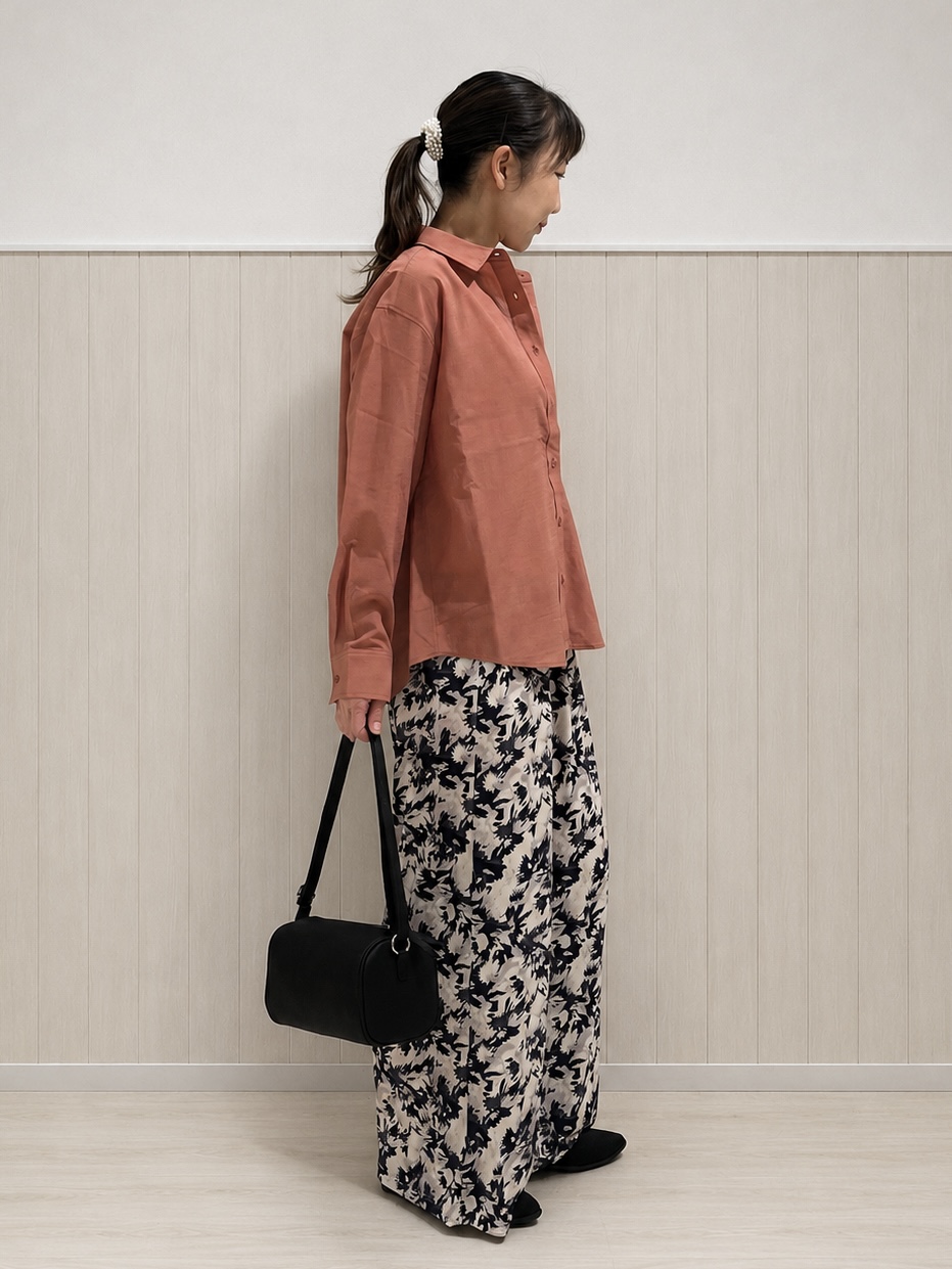 まつみさんの「SHOO･LA･RUE｜【通気性〇/S-LL/洗濯機可】羽織にも使いやすい きちんとベーシックシャツ」を使ったコーディネート