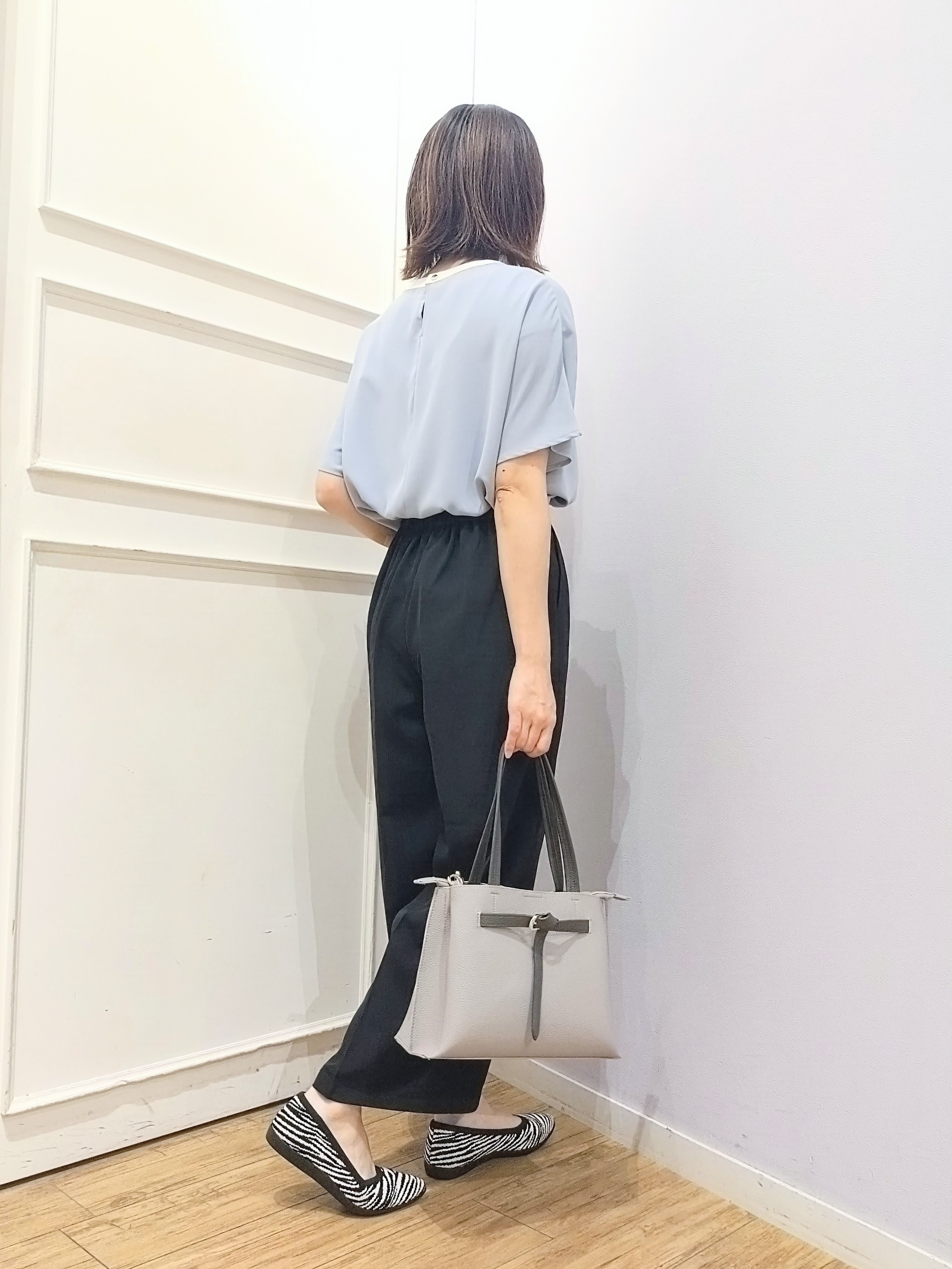 miomioさんの「SHOO･LA･RUE｜【UV/通勤】洗濯後しわになりにくい 上品配色ブラウス」を使ったコーディネート