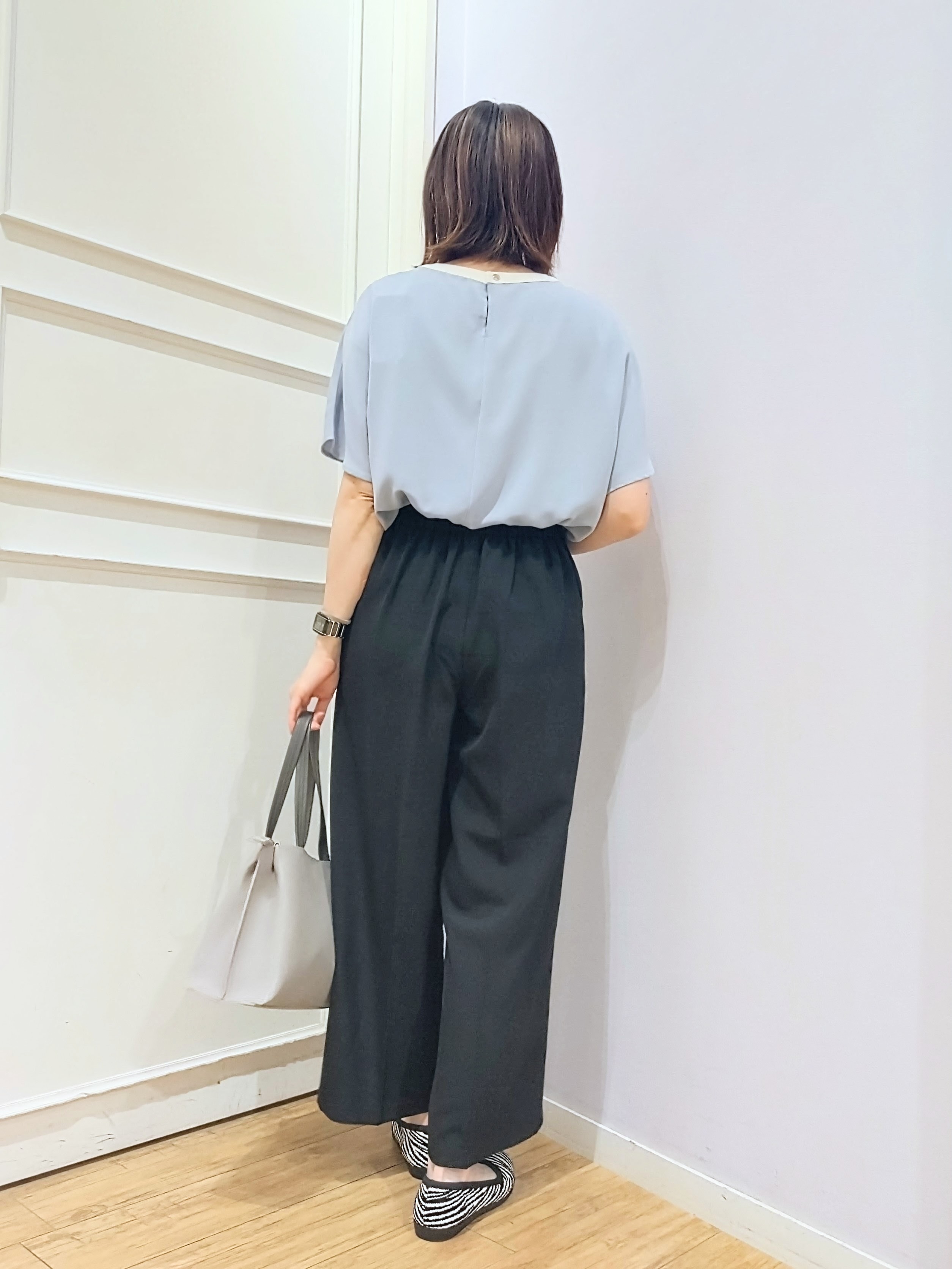 miomioさんの「SHOO･LA･RUE｜【UV/通勤】洗濯後しわになりにくい 上品配色ブラウス」を使ったコーディネート