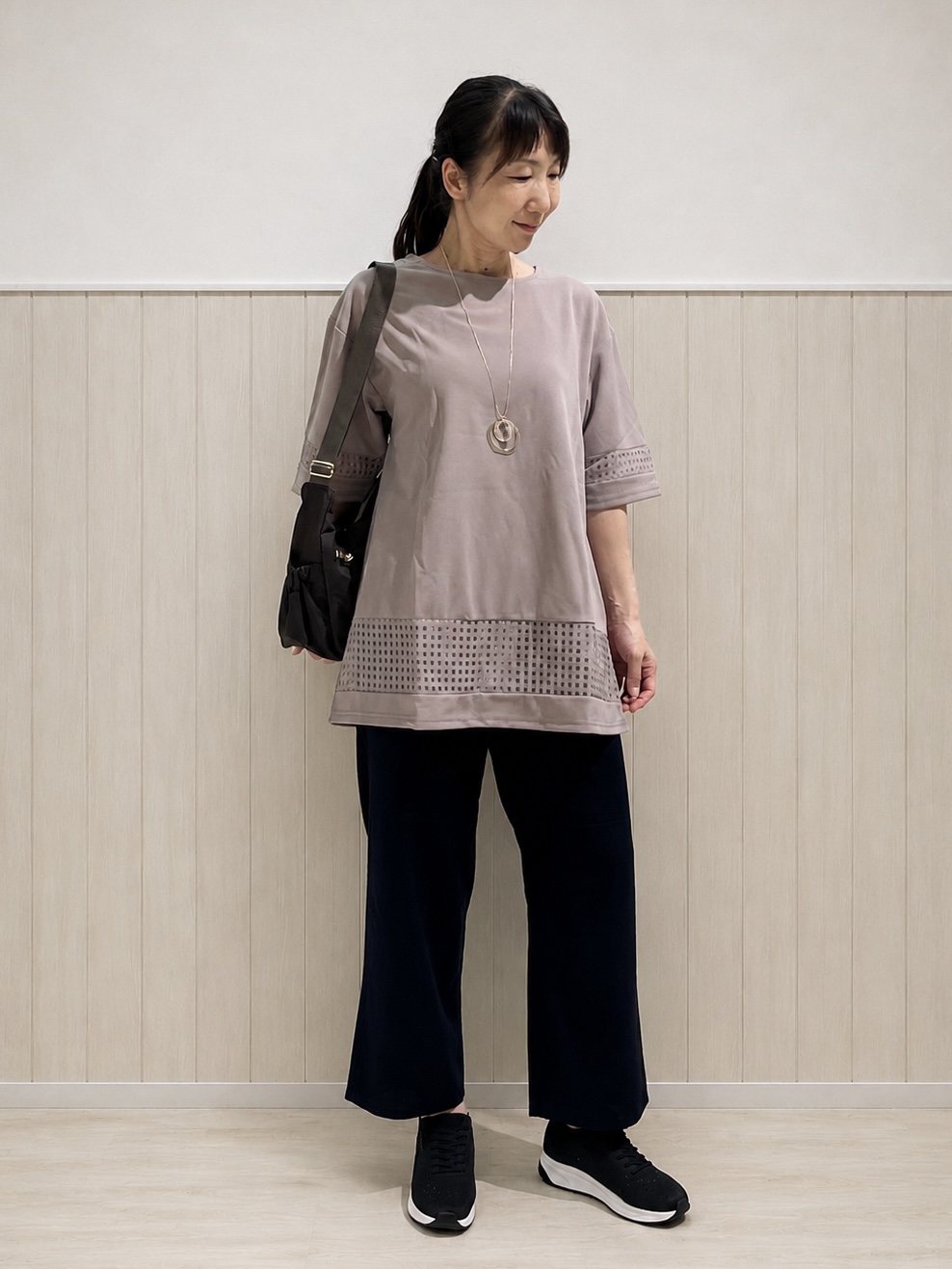 まつみさんの「SHOO･LA･RUE｜【S-LL】上品に体型カバー 大人のシアーチェックチュニック」を使ったコーディネート
