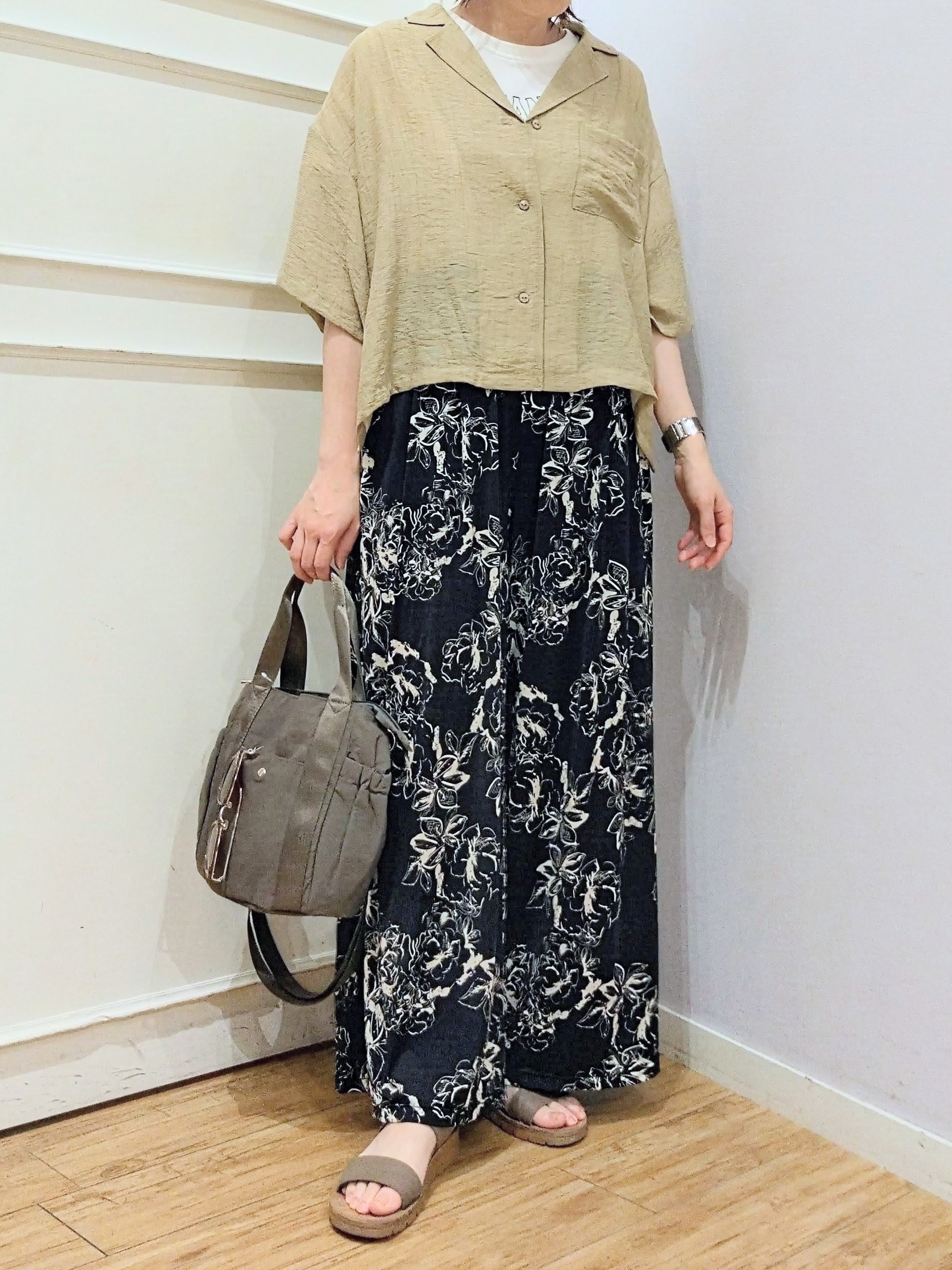 miomioさんの「SHOO･LA･RUE｜【S-LL/5分袖/洗濯機可】程よい透け感 ポケット付きシャツ」を使ったコーディネート