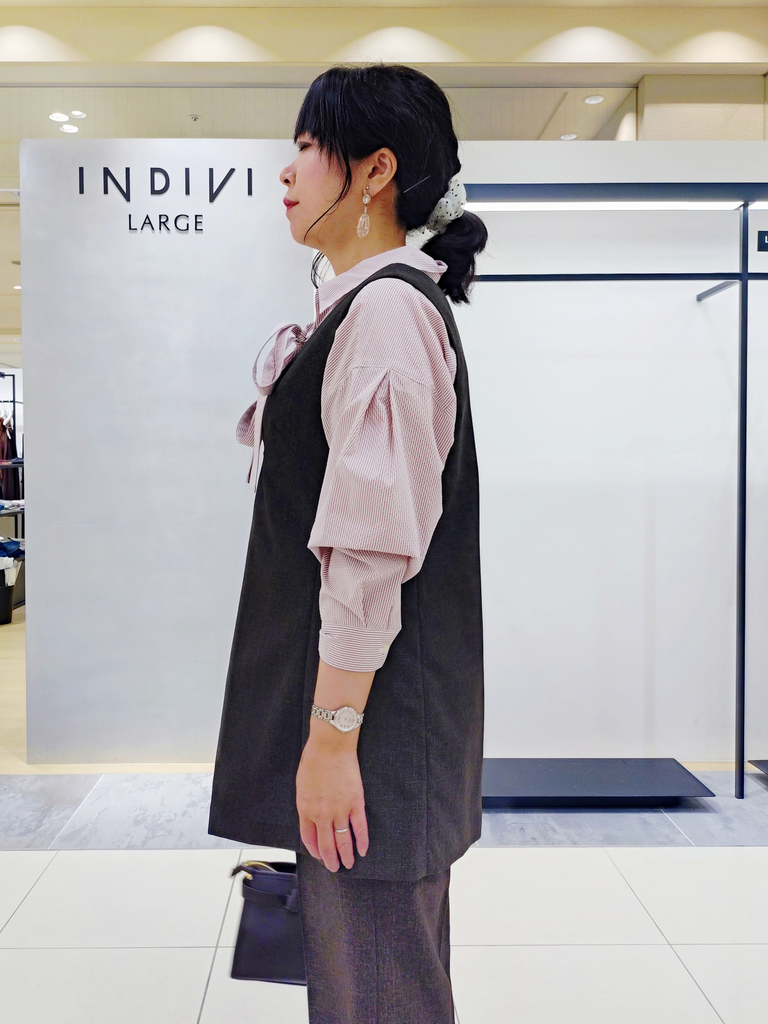 TOMOMIさんの「INDIVI｜【洗える／UVケア】リネン風チュニックベスト」を使ったコーディネート