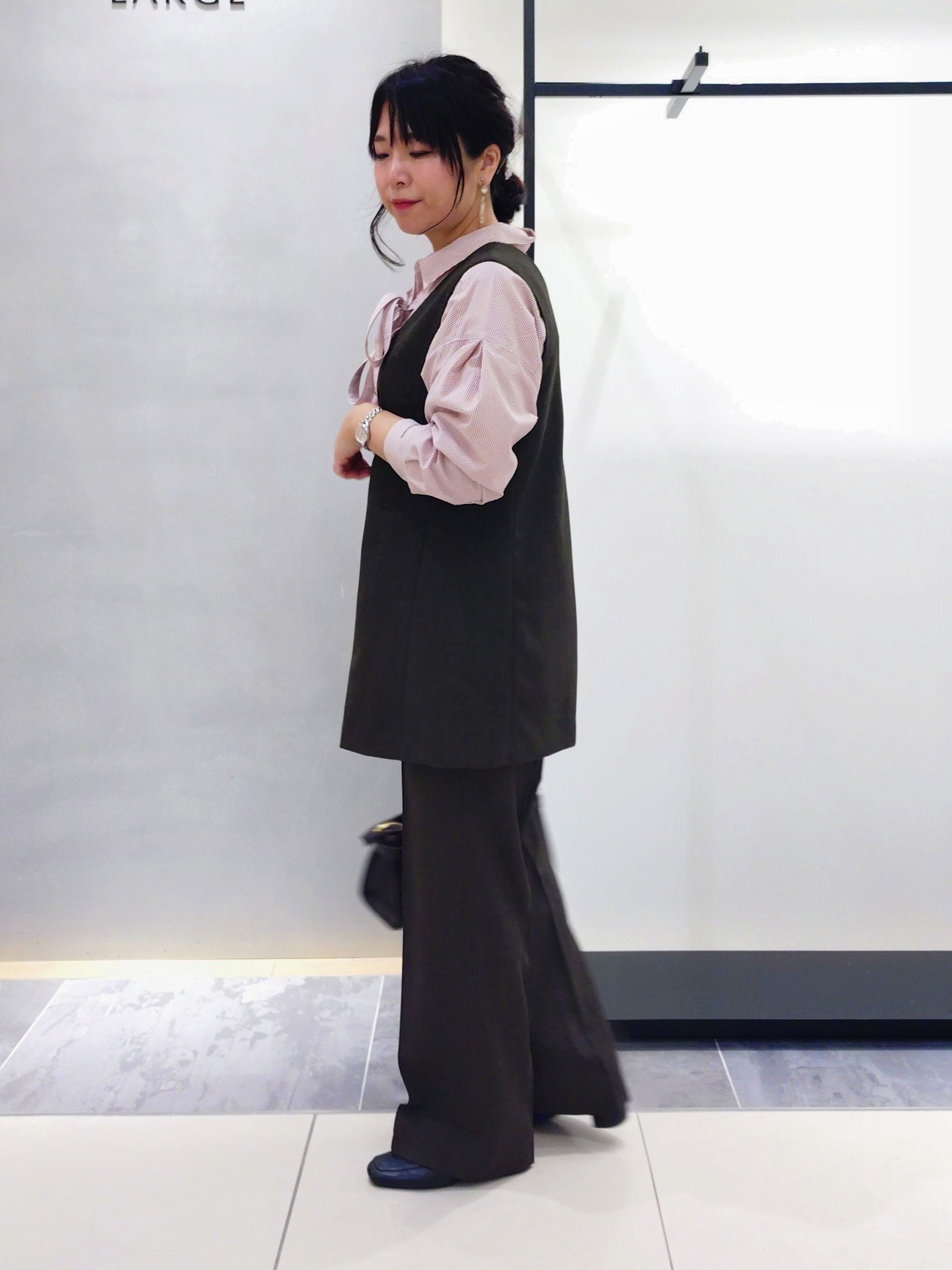 TOMOMIさんの「INDIVI｜【洗える／UVケア】リネン風チュニックベスト」を使ったコーディネート