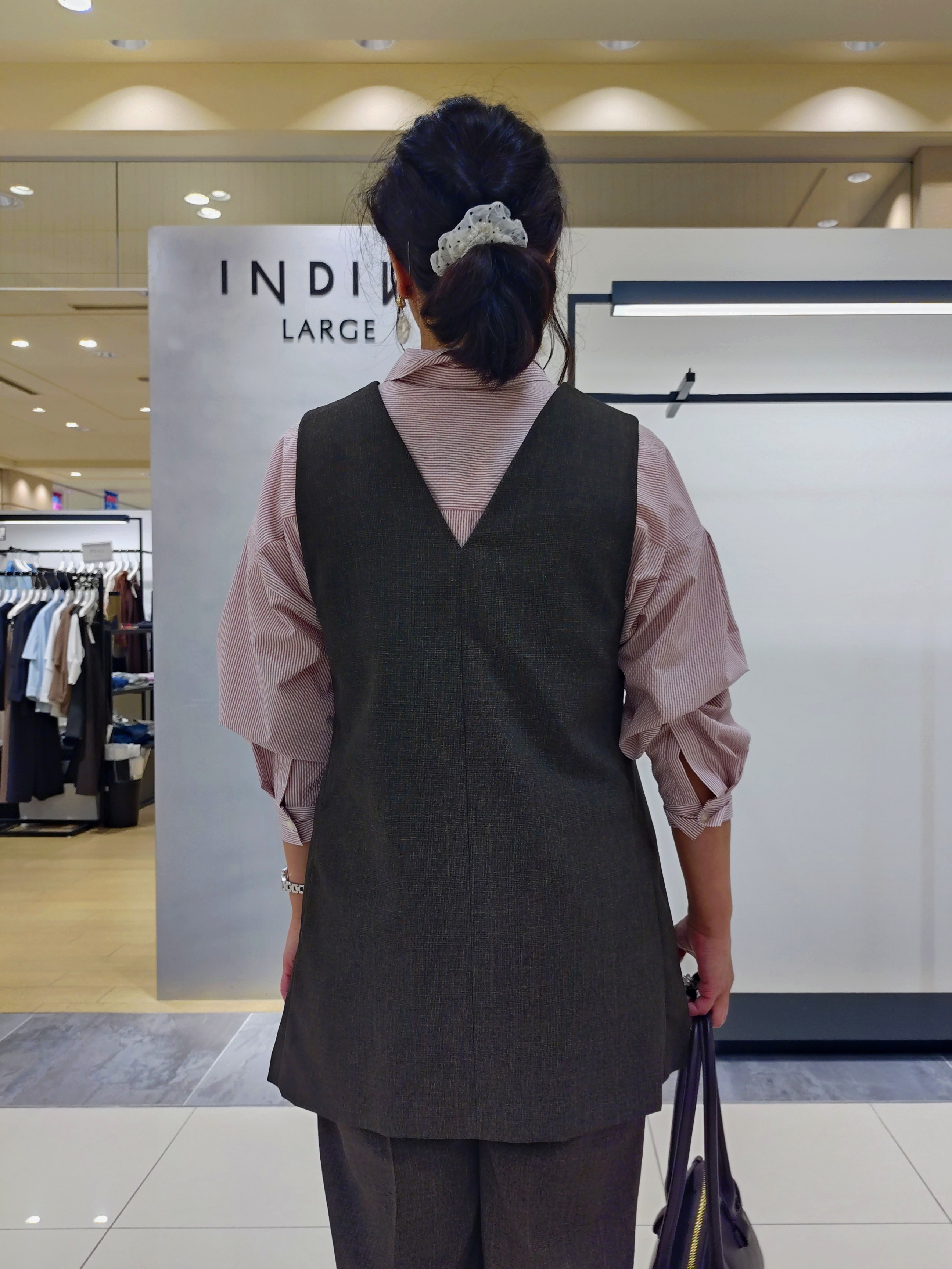 TOMOMIさんの「INDIVI｜【洗える／UVケア】リネン風チュニックベスト」を使ったコーディネート