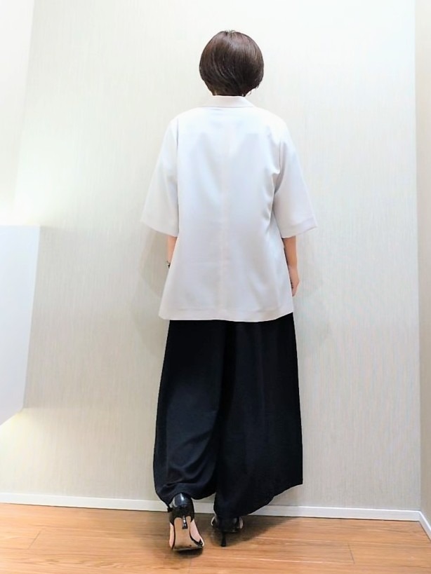 ミズタさんの「UNTITLED｜【秋の通勤羽織/セットアップ可/UVカット】エアリークール半袖ジャケット」を使ったコーディネート