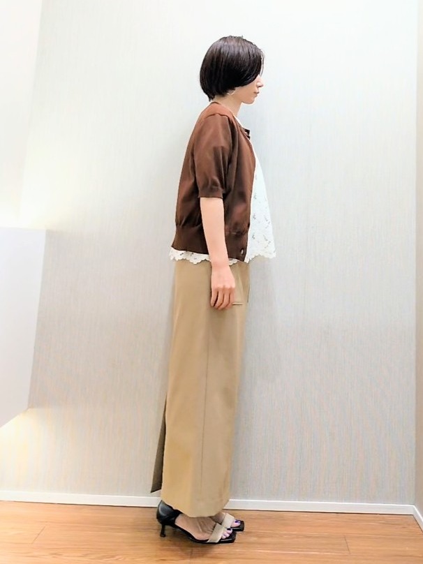 ミズタさんの「UNTITLED｜【すっきり秋羽織り/前開きボタン】ドライタッチ5分袖カーディガン」を使ったコーディネート