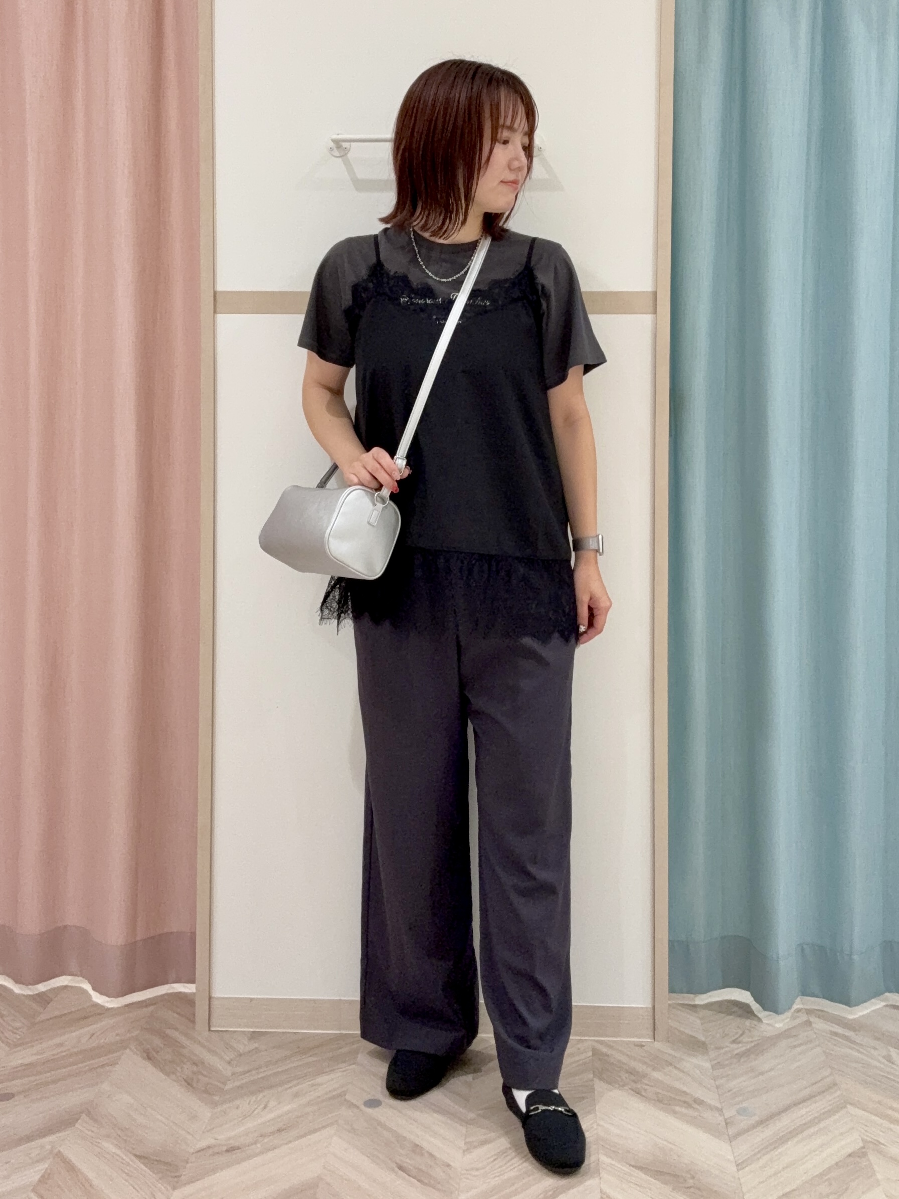 kさんの「SHOO･LA･RUE｜【S-LL/洗濯機可】大人のベーシックカラープリントTシャツ」を使ったコーディネート