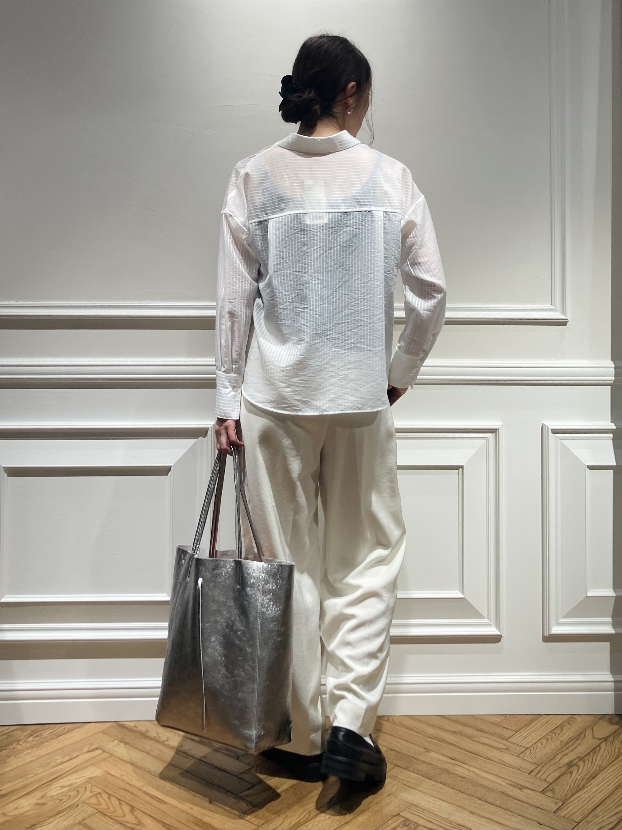 TSUKUIさんの「DRESSTERIOR｜シアーストライプクロップドシャツ」を使ったコーディネート