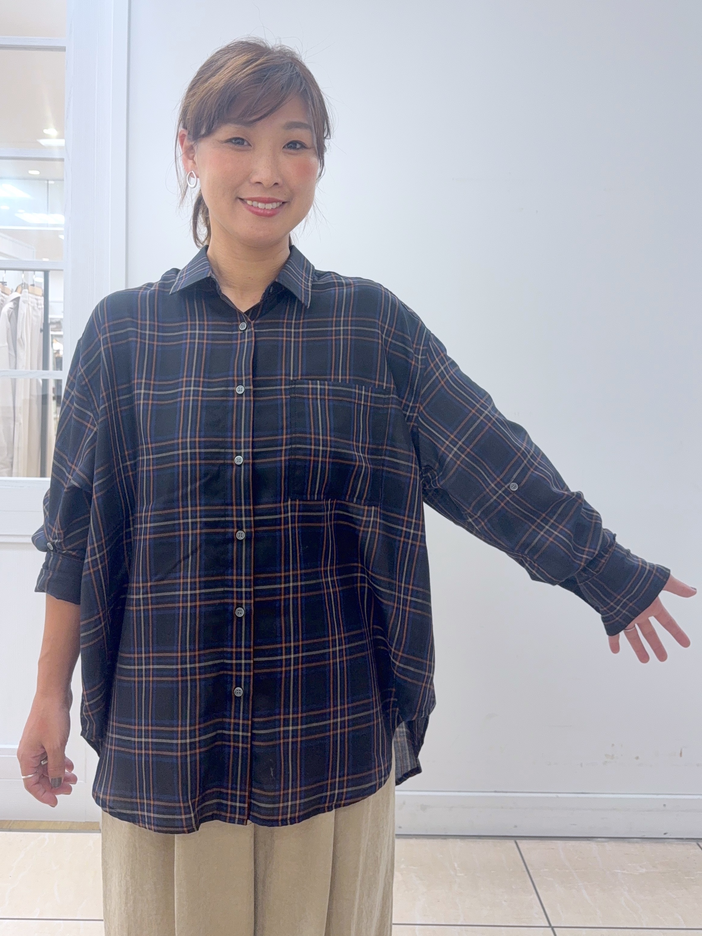 Osawaさんの「Dessin｜【秋羽織り/セットアップ可/洗える】シアーチェック オーバーシャツ」を使ったコーディネート