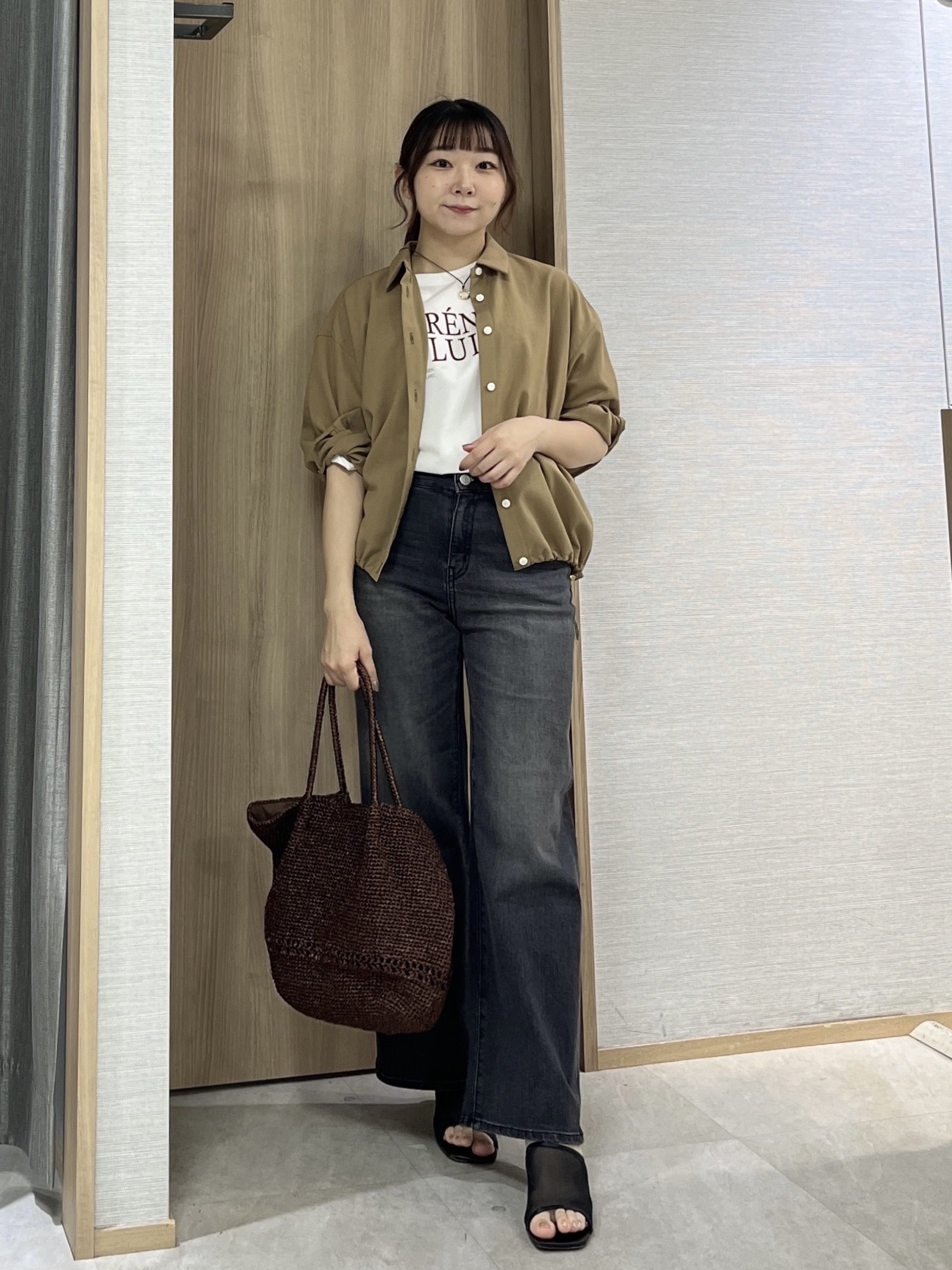 KAHOさんの「UNTITLED｜【秋羽織り/セットアップ可/UVカット】エアリークールドロストシャツ」を使ったコーディネート