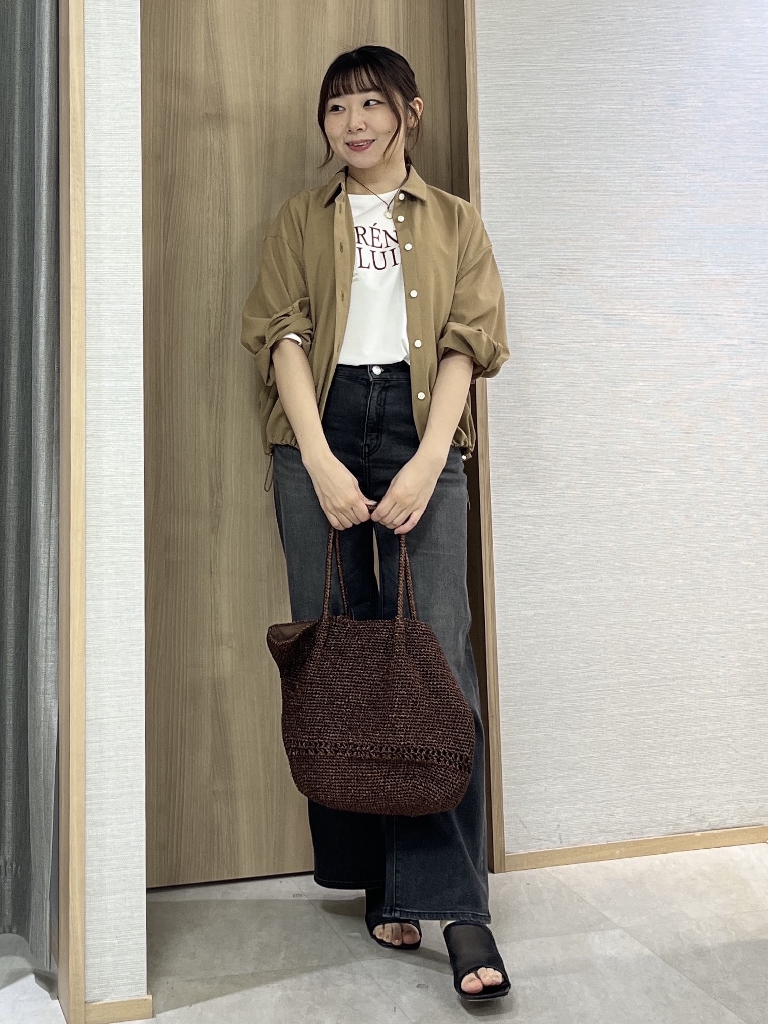 KAHOさんの「UNTITLED｜【秋羽織り/セットアップ可/UVカット】エアリークールドロストシャツ」を使ったコーディネート