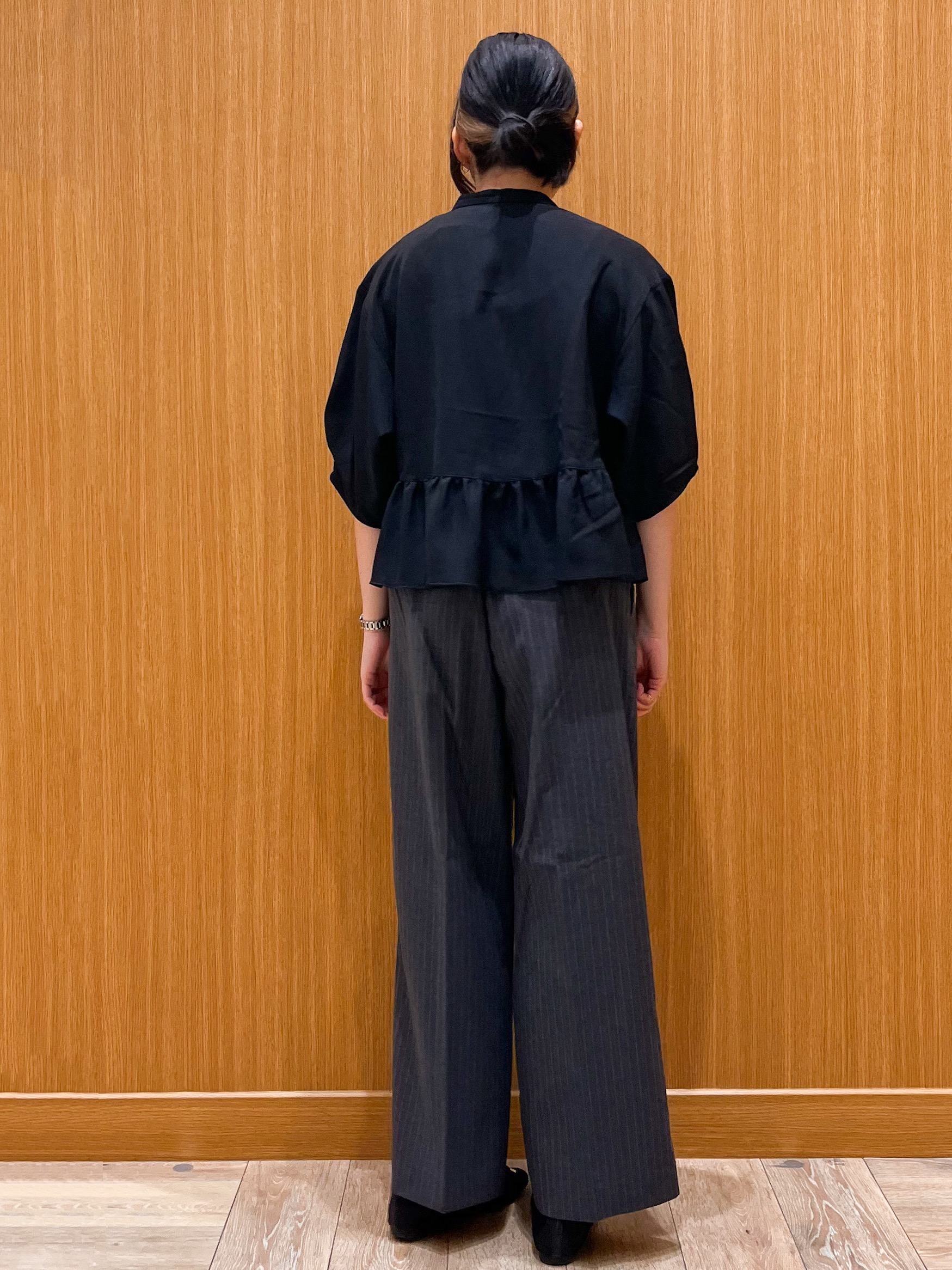 aさんの「OPAQUE.CLIP｜フリルペプラムブラウス【UV／接触冷感／吸水速乾／防シワ／洗濯機OK】」を使ったコーディネート