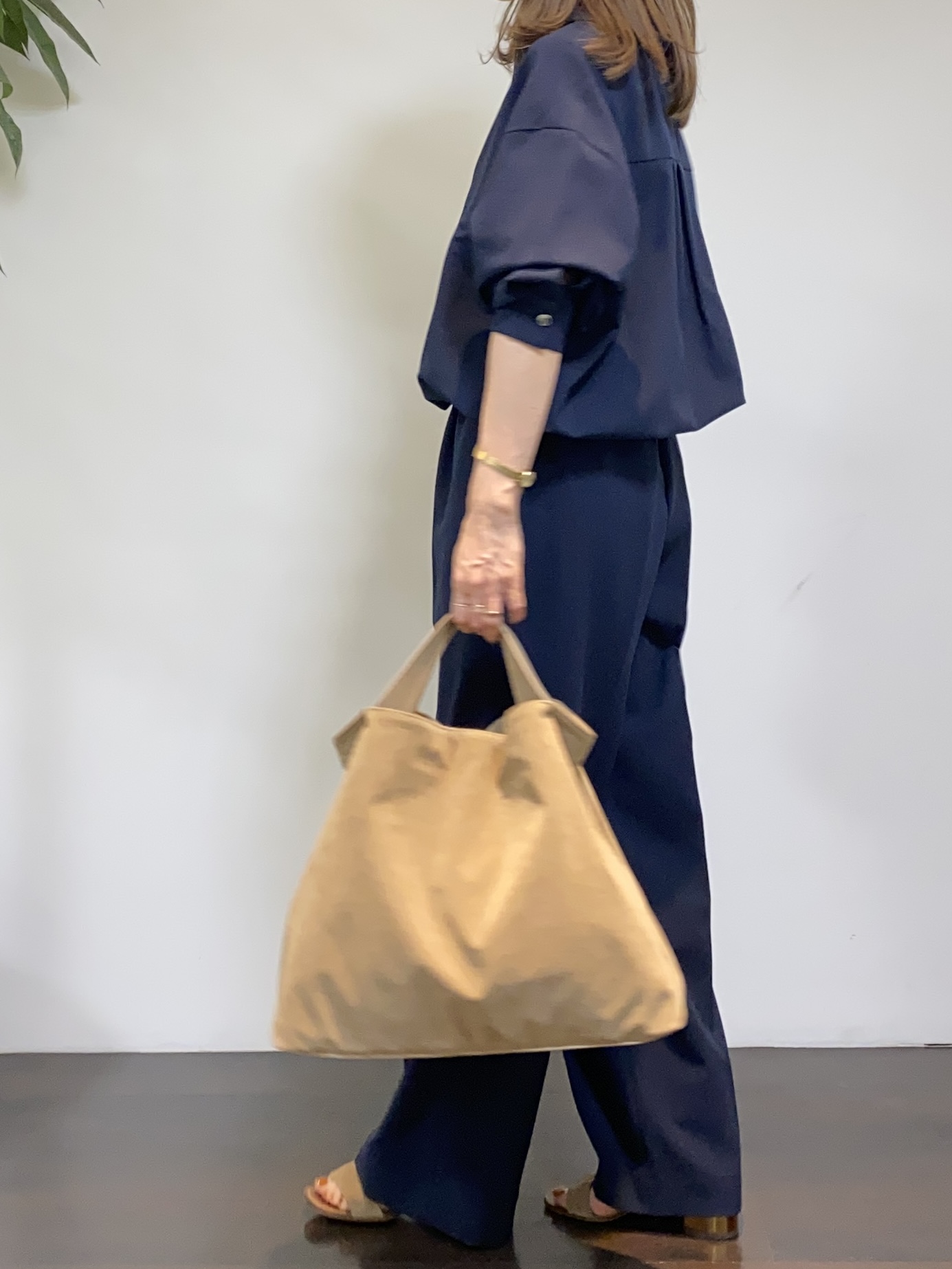 tomoさんの「UNTITLED｜【秋羽織り/セットアップ可/UVカット】エアリークールドロストシャツ」を使ったコーディネート