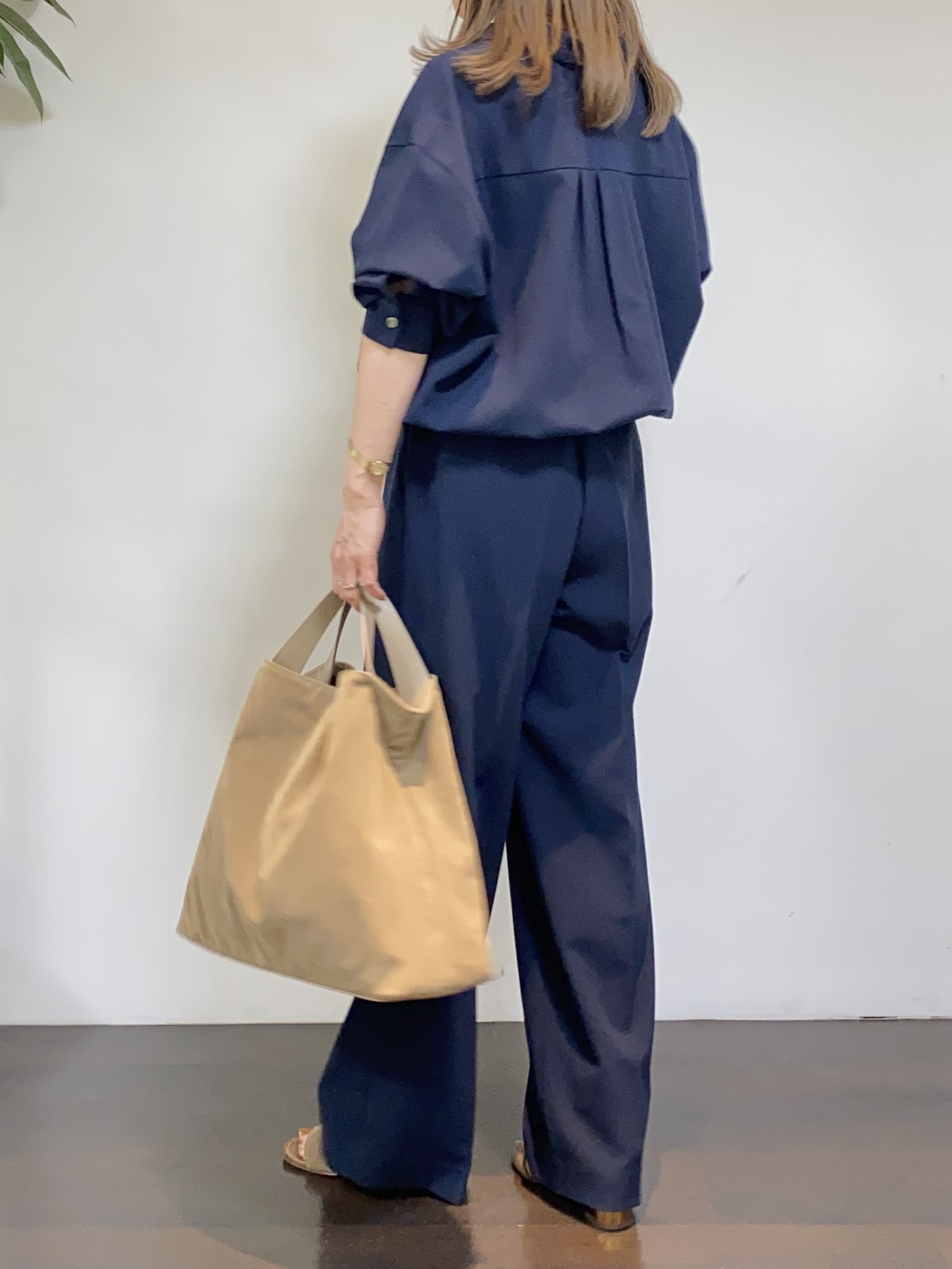 tomoさんの「UNTITLED｜【秋羽織り/セットアップ可/UVカット】エアリークールドロストシャツ」を使ったコーディネート
