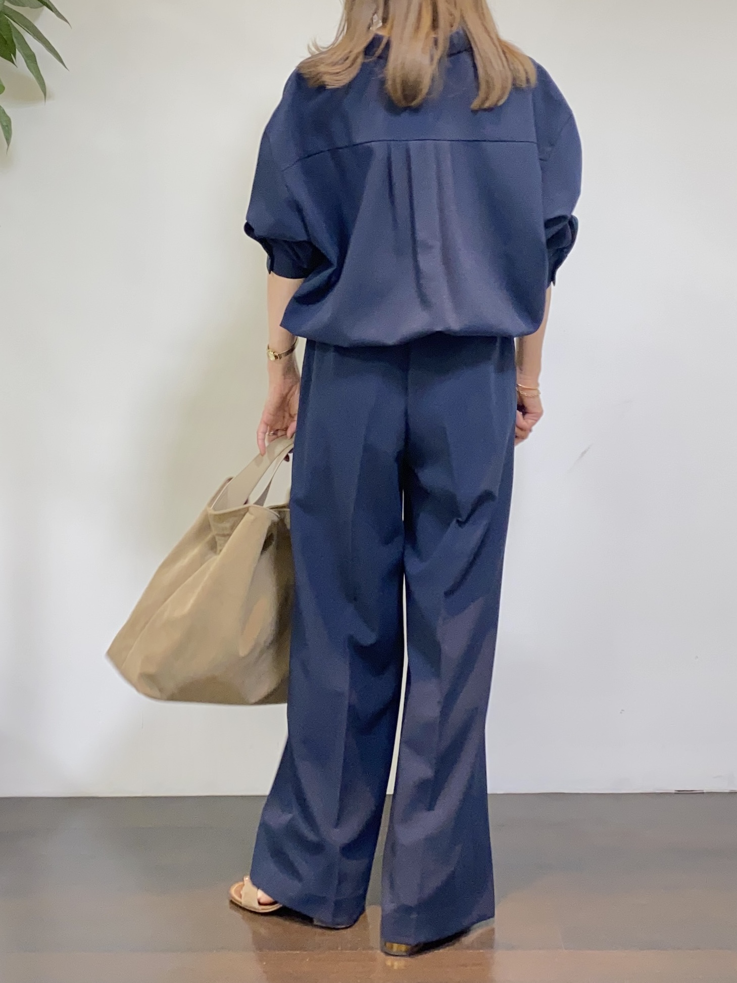 tomoさんの「UNTITLED｜【秋羽織り/セットアップ可/UVカット】エアリークールドロストシャツ」を使ったコーディネート