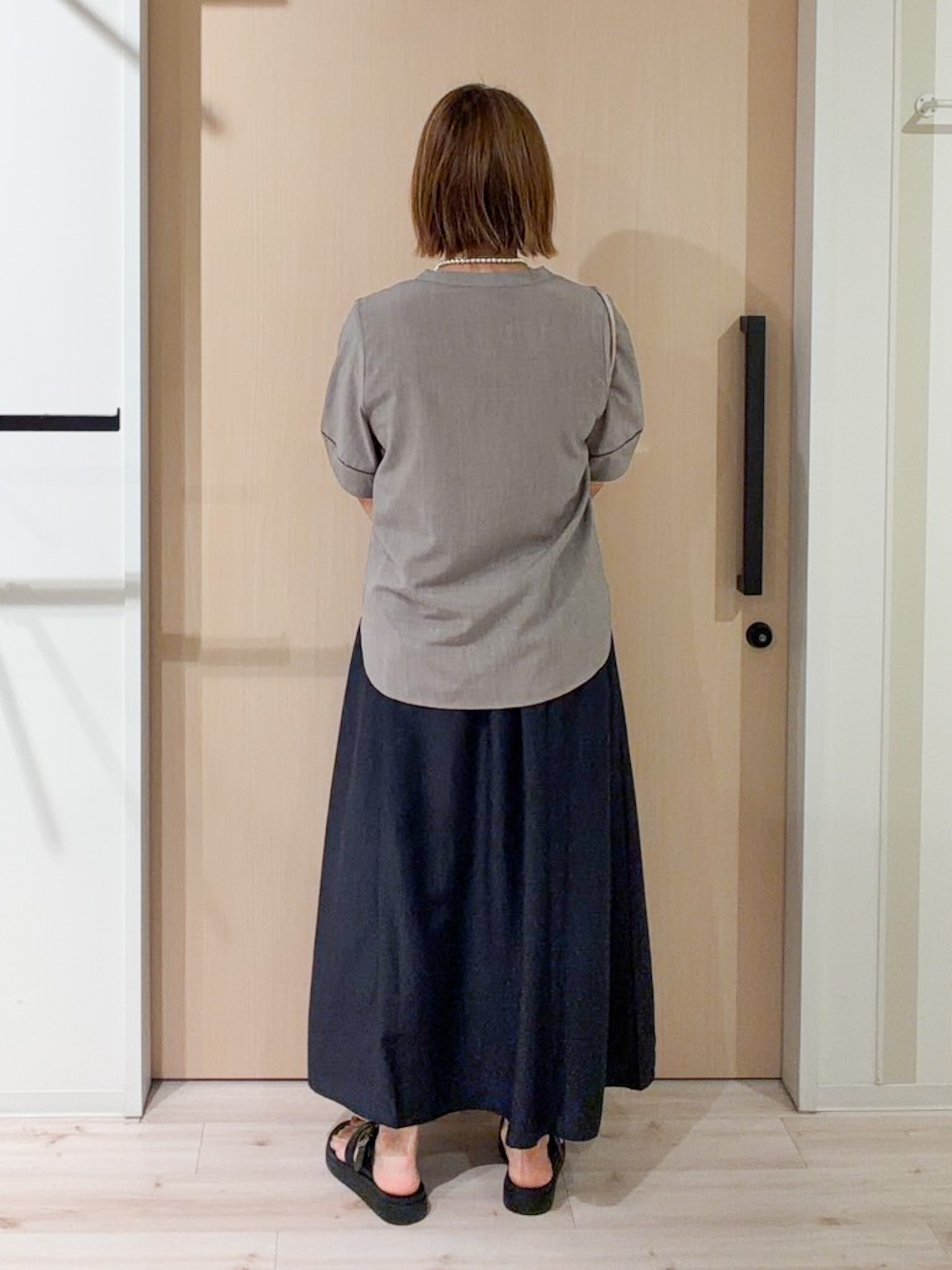 ぷくりんさんの「SHOO･LA･RUE｜【洗濯後しわになりにくい/インせずきまる】シンプルだけど女性らしい 麻調スキッパーブラウス」を使ったコーディネート
