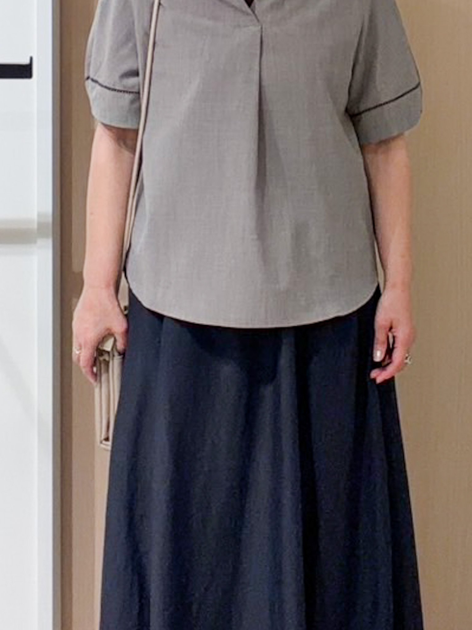 ぷくりんさんの「SHOO･LA･RUE｜【洗濯後しわになりにくい/インせずきまる】シンプルだけど女性らしい 麻調スキッパーブラウス」を使ったコーディネート