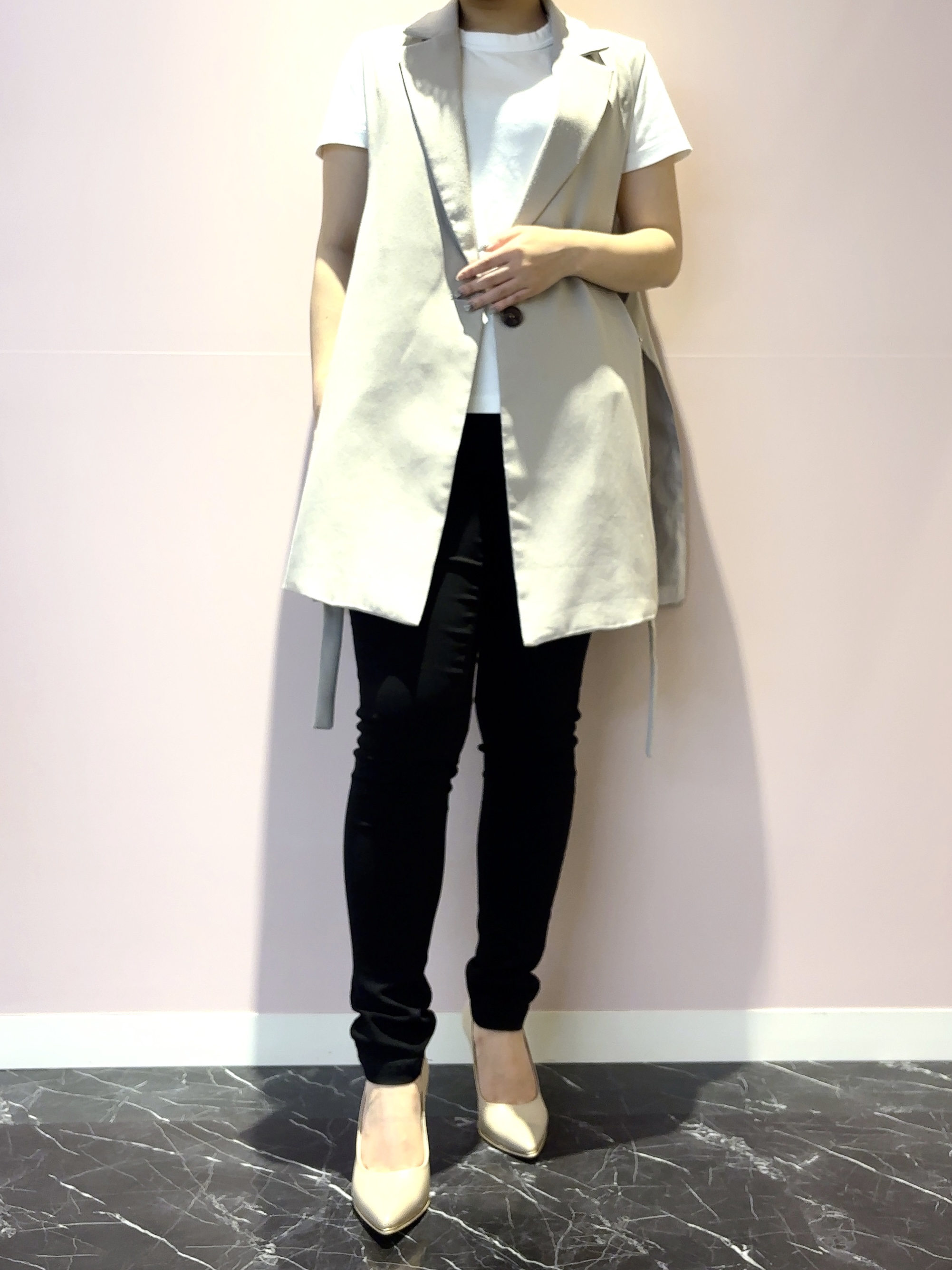 まっきーさんの「ESPERANZA｜【レイン対応/12時間パンプス】約8.5cm　歩きやすくて疲れにくい」を使ったコーディネート