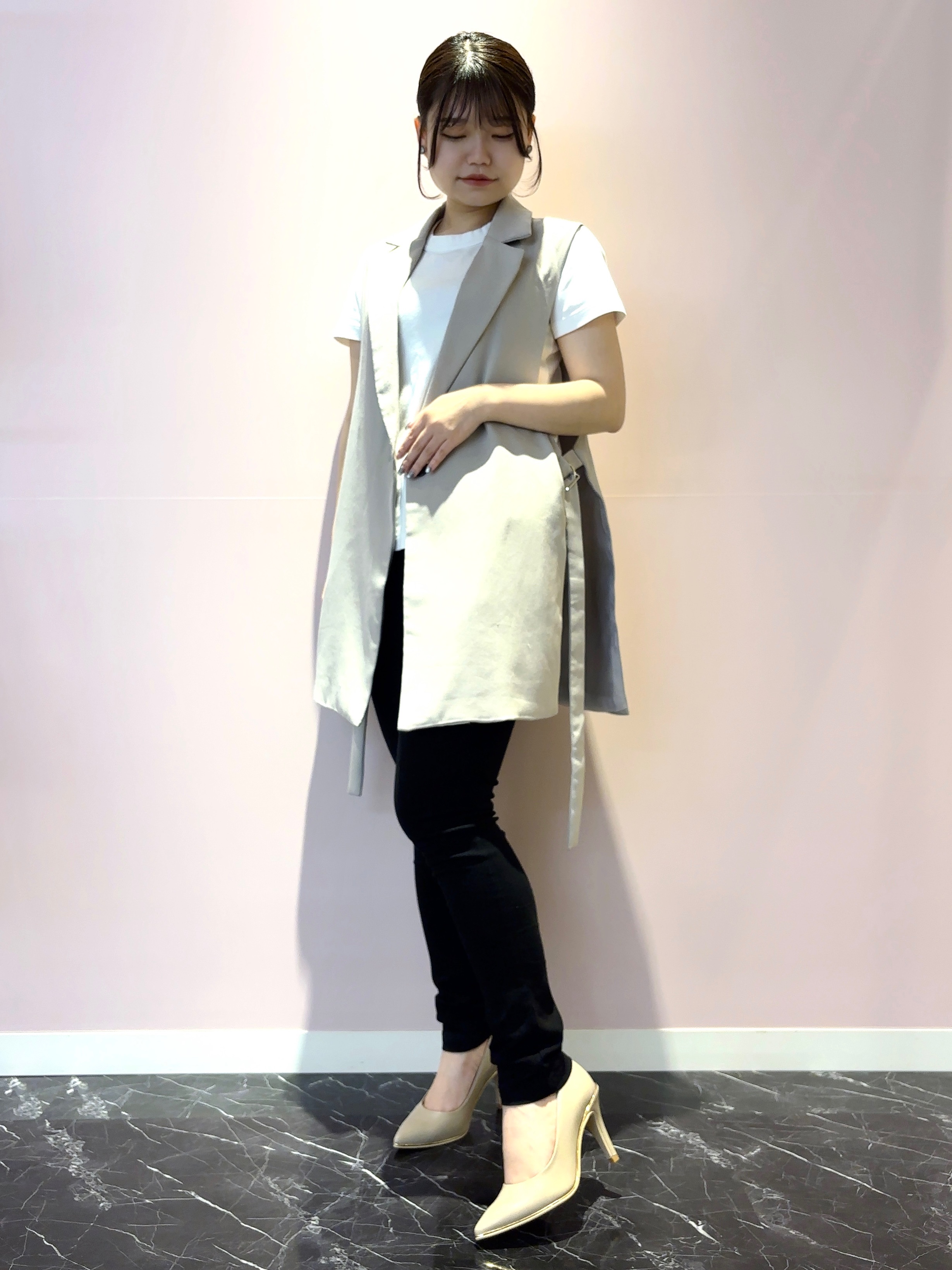 まっきーさんの「ESPERANZA｜【レイン対応/12時間パンプス】約8.5cm　歩きやすくて疲れにくい」を使ったコーディネート