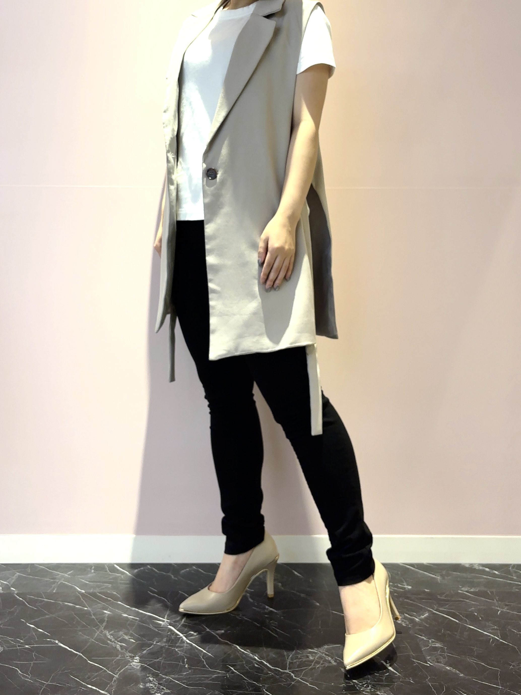 まっきーさんの「ESPERANZA｜【レイン対応/12時間パンプス】約8.5cm　歩きやすくて疲れにくい」を使ったコーディネート