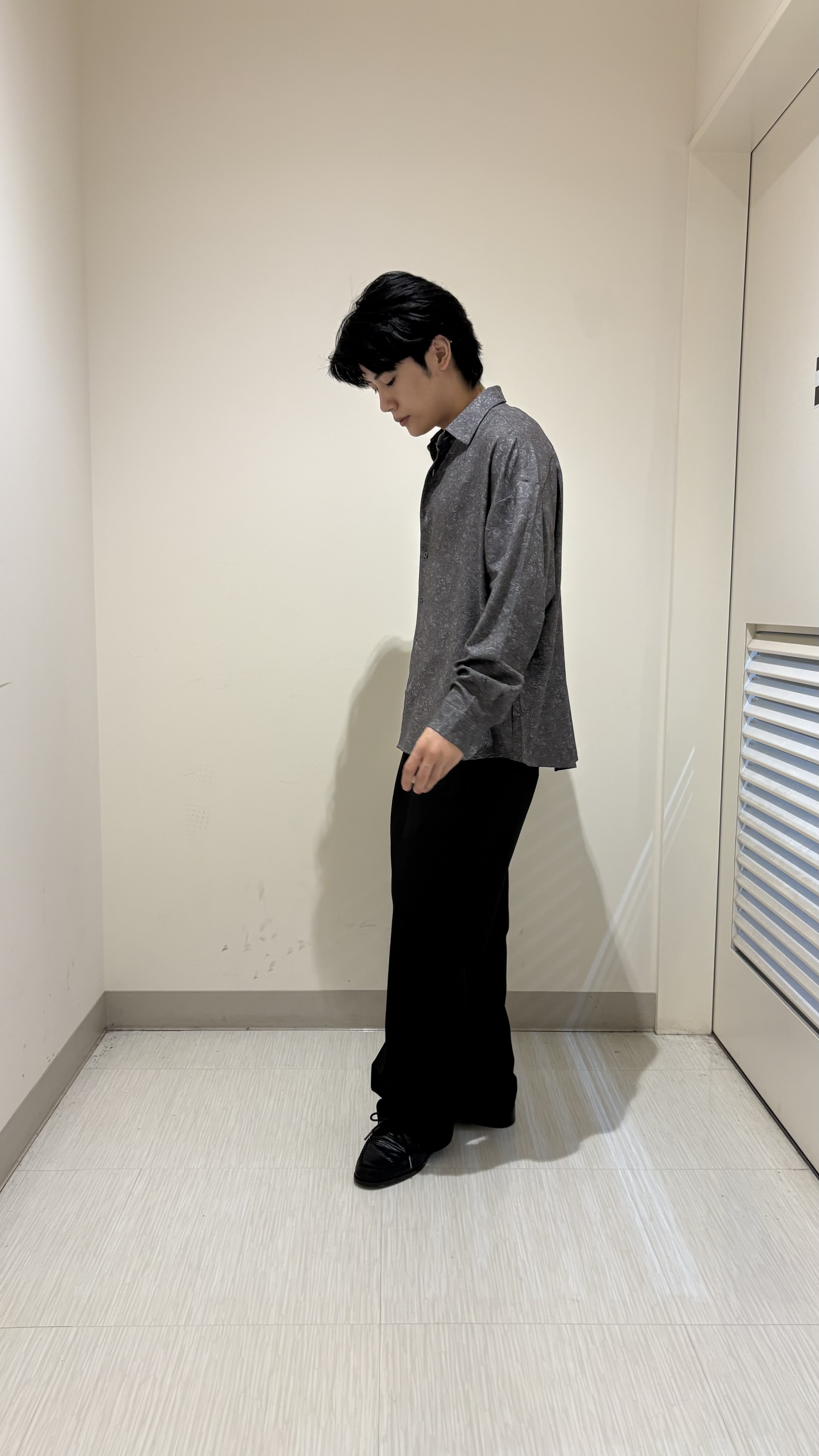 辻一樹さんの「tk.TAKEO KIKUCHI｜ペイズリーシャツ」を使ったコーディネート
