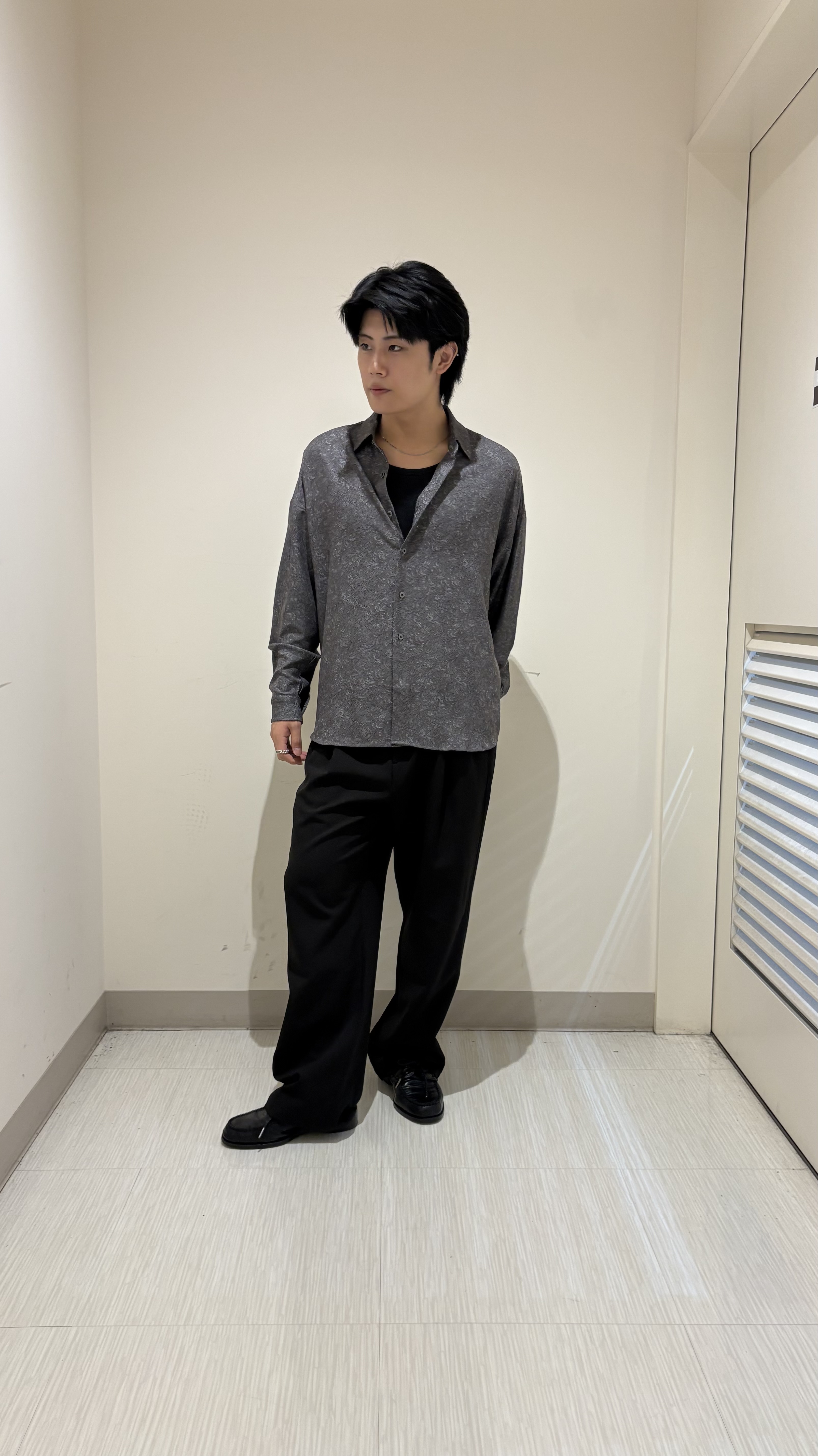 辻一樹さんの「tk.TAKEO KIKUCHI｜ペイズリーシャツ」を使ったコーディネート