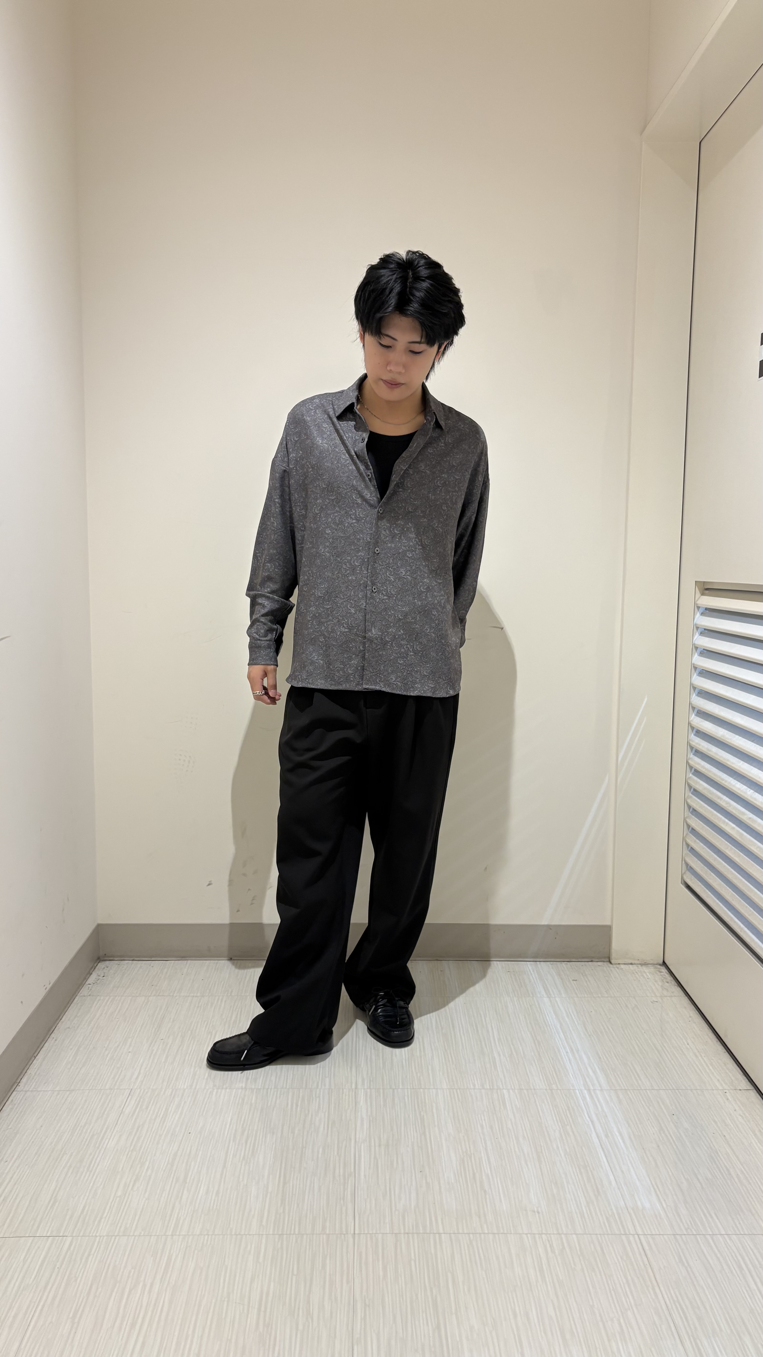 辻一樹さんの「tk.TAKEO KIKUCHI｜ペイズリーシャツ」を使ったコーディネート