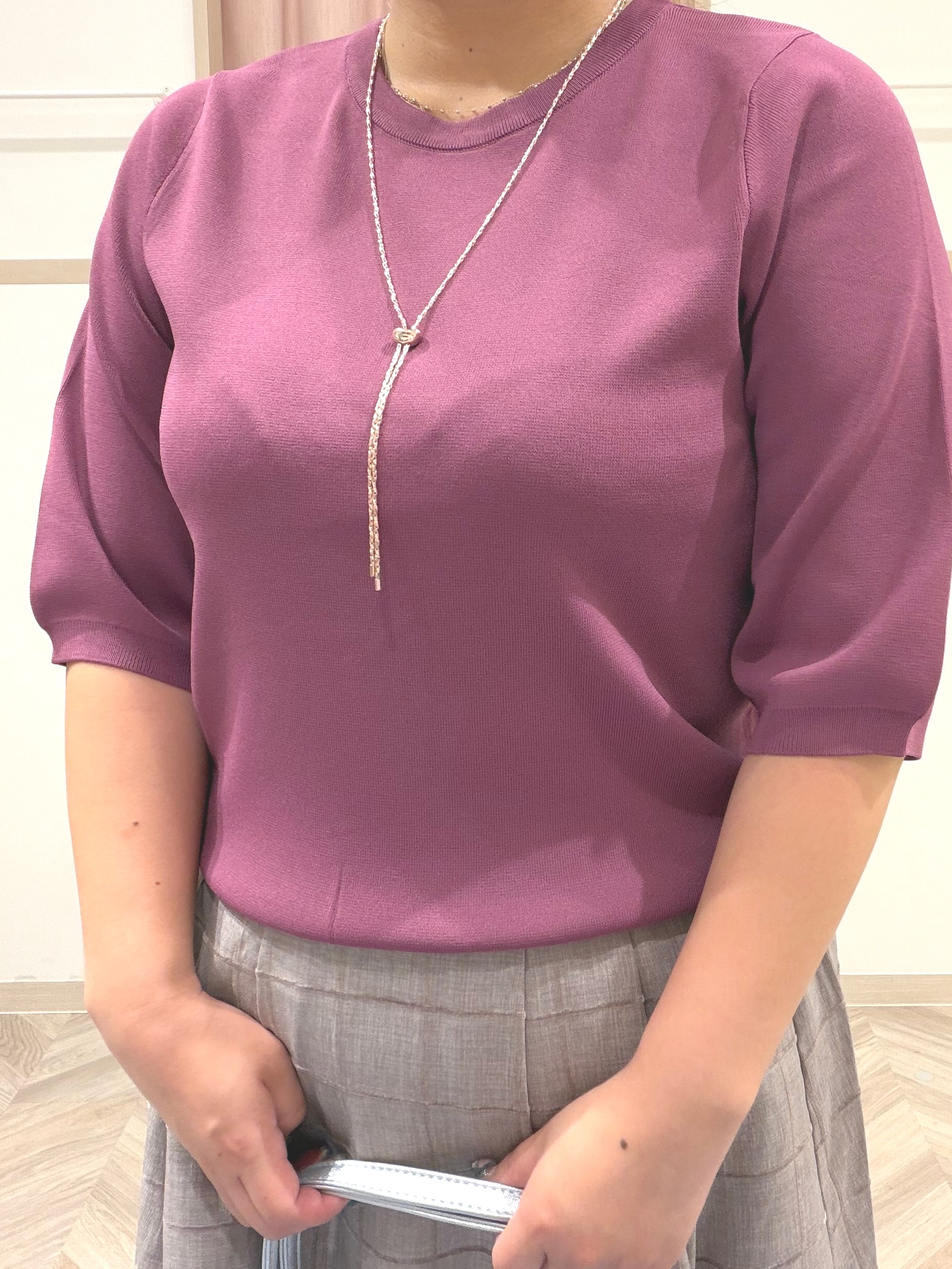 まちゃんなちゃんさんの「SHOO･LA･RUE｜【ガンガン洗える/毛玉になりにくい】二の腕見せない 5分袖ニット」を使ったコーディネート