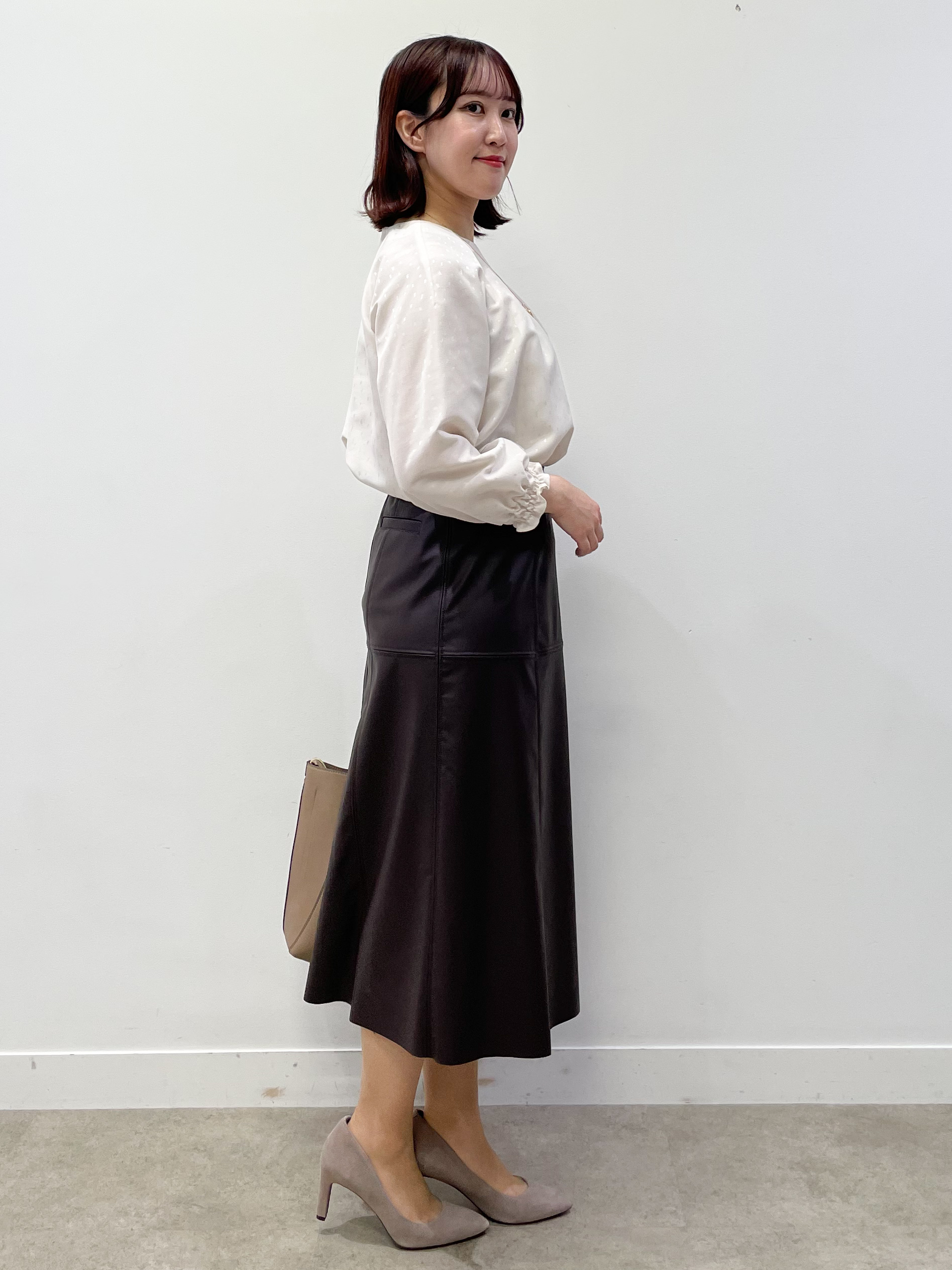 yukariさんの「Reflect｜タックデザイン ラグランスリーブブラウス」を使ったコーディネート