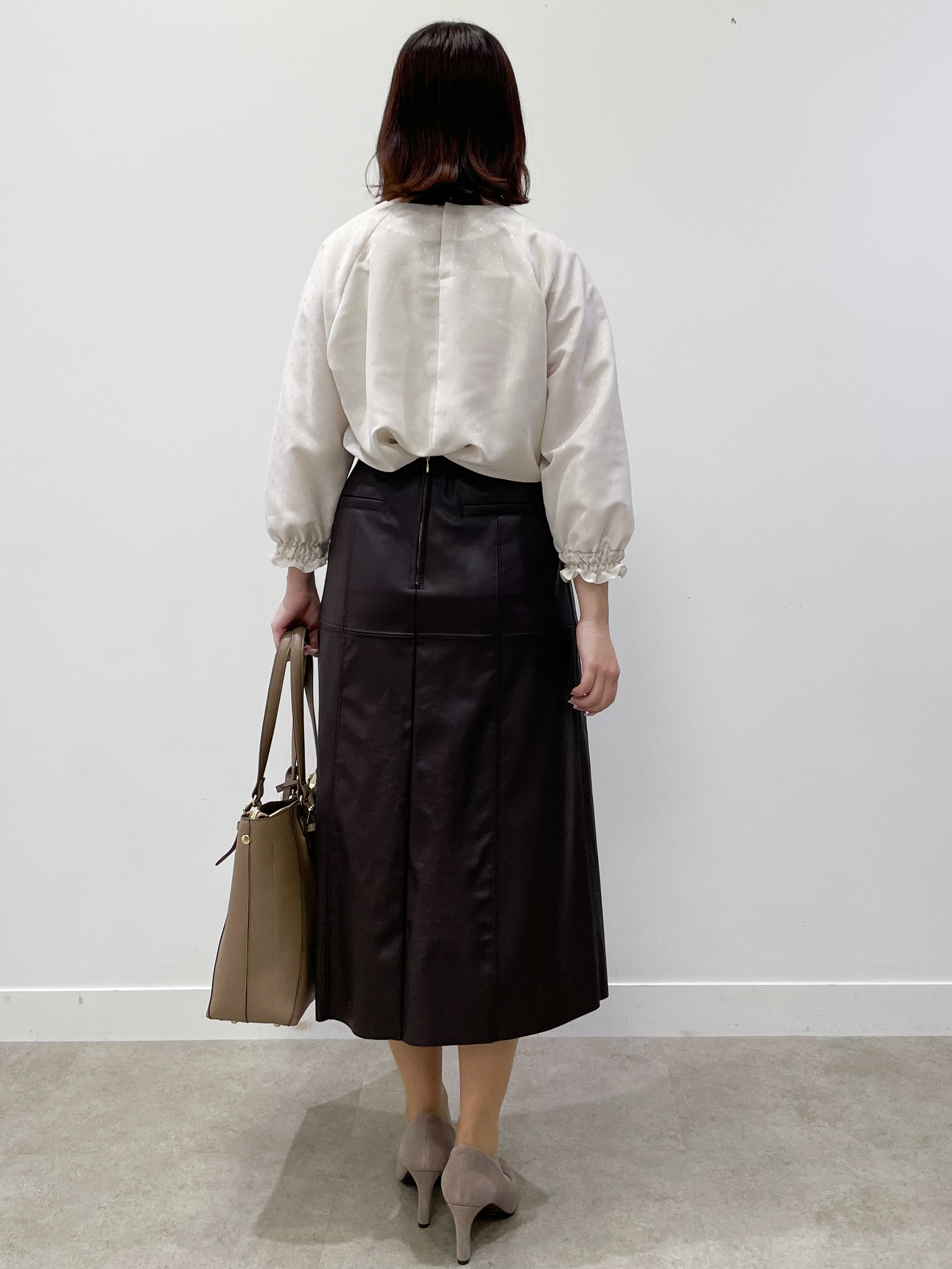 yukariさんの「Reflect｜タックデザイン ラグランスリーブブラウス」を使ったコーディネート