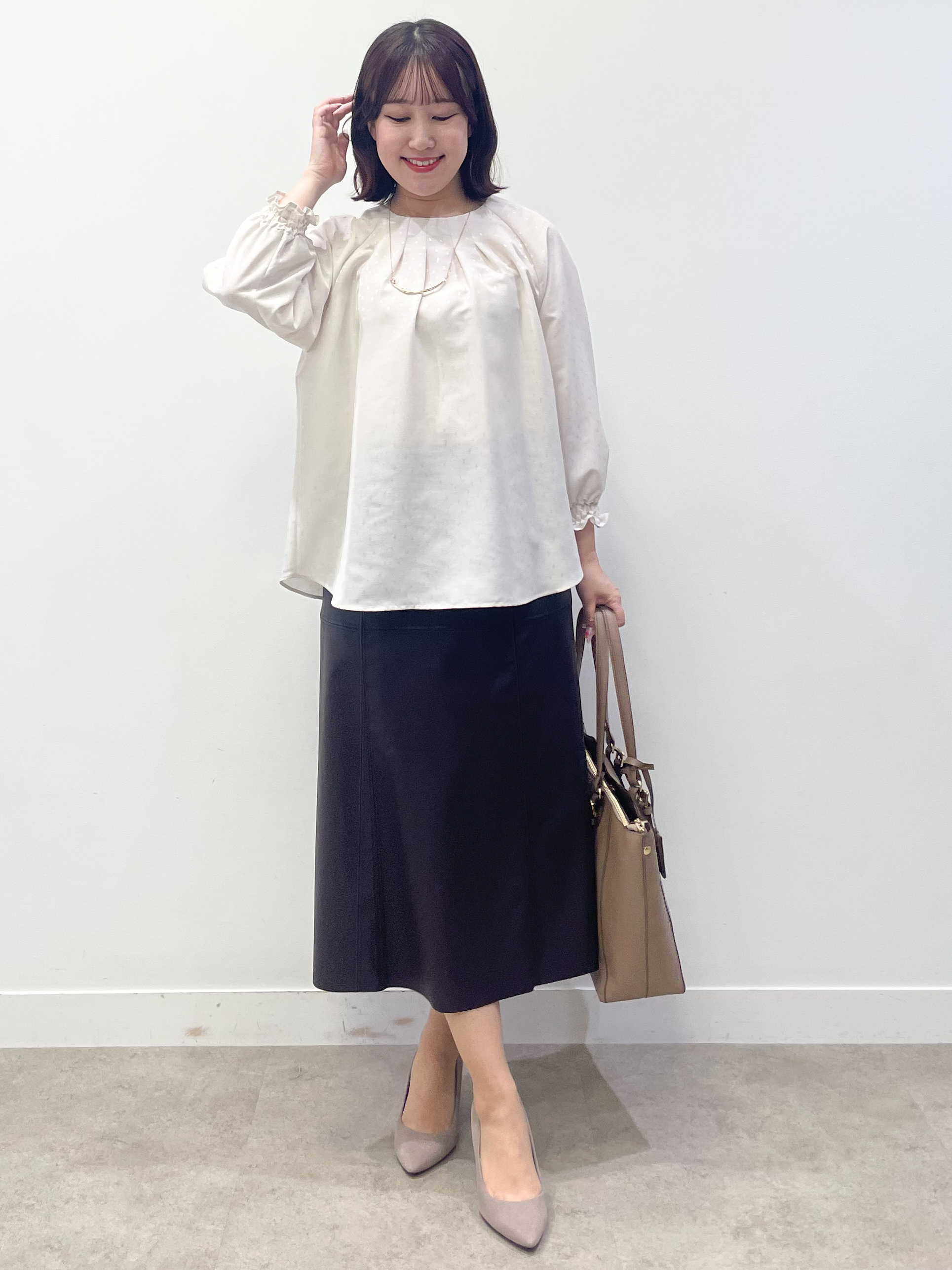 yukariさんの「Reflect｜タックデザイン ラグランスリーブブラウス」を使ったコーディネート