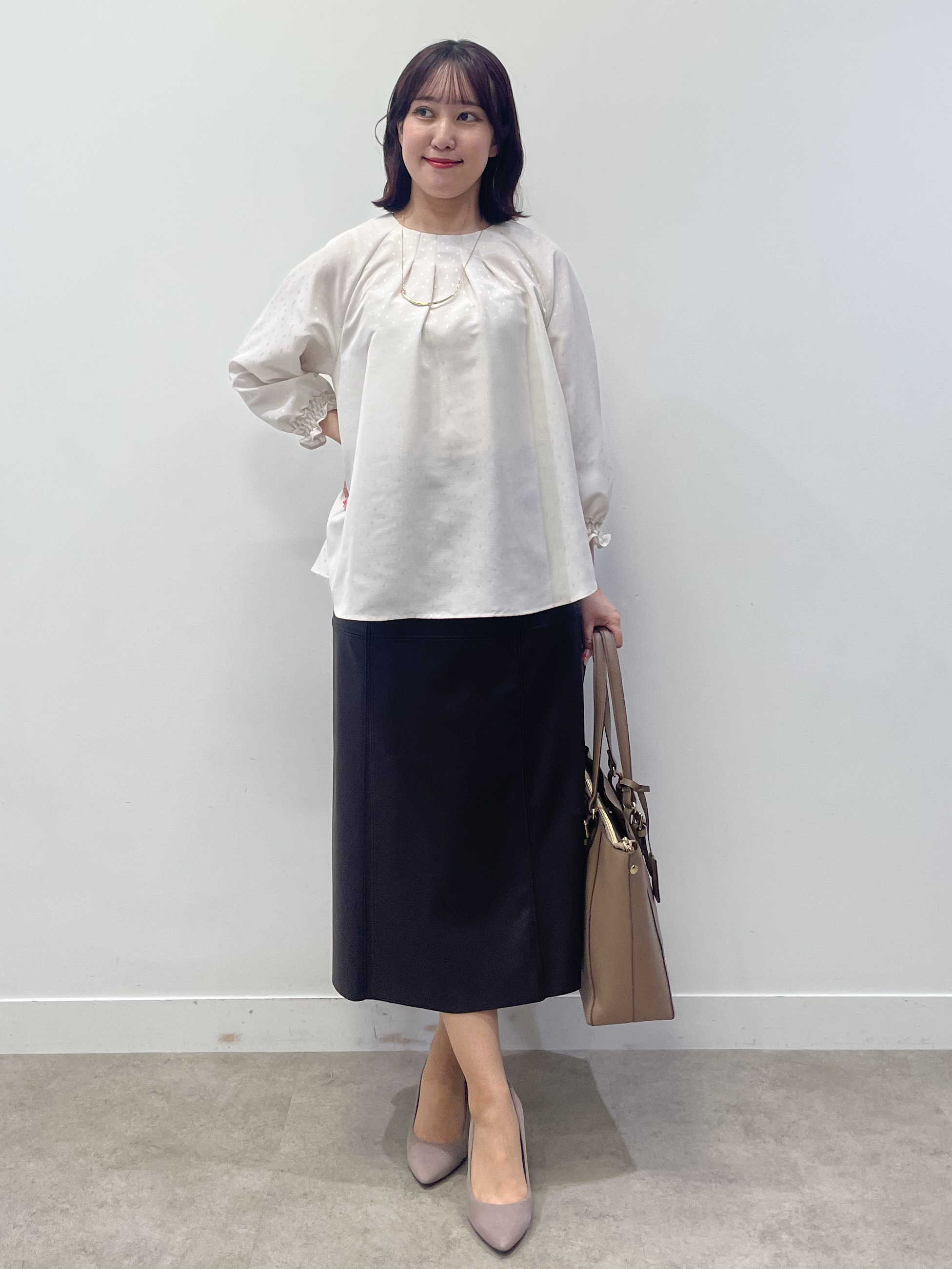 yukariさんの「Reflect｜タックデザイン ラグランスリーブブラウス」を使ったコーディネート
