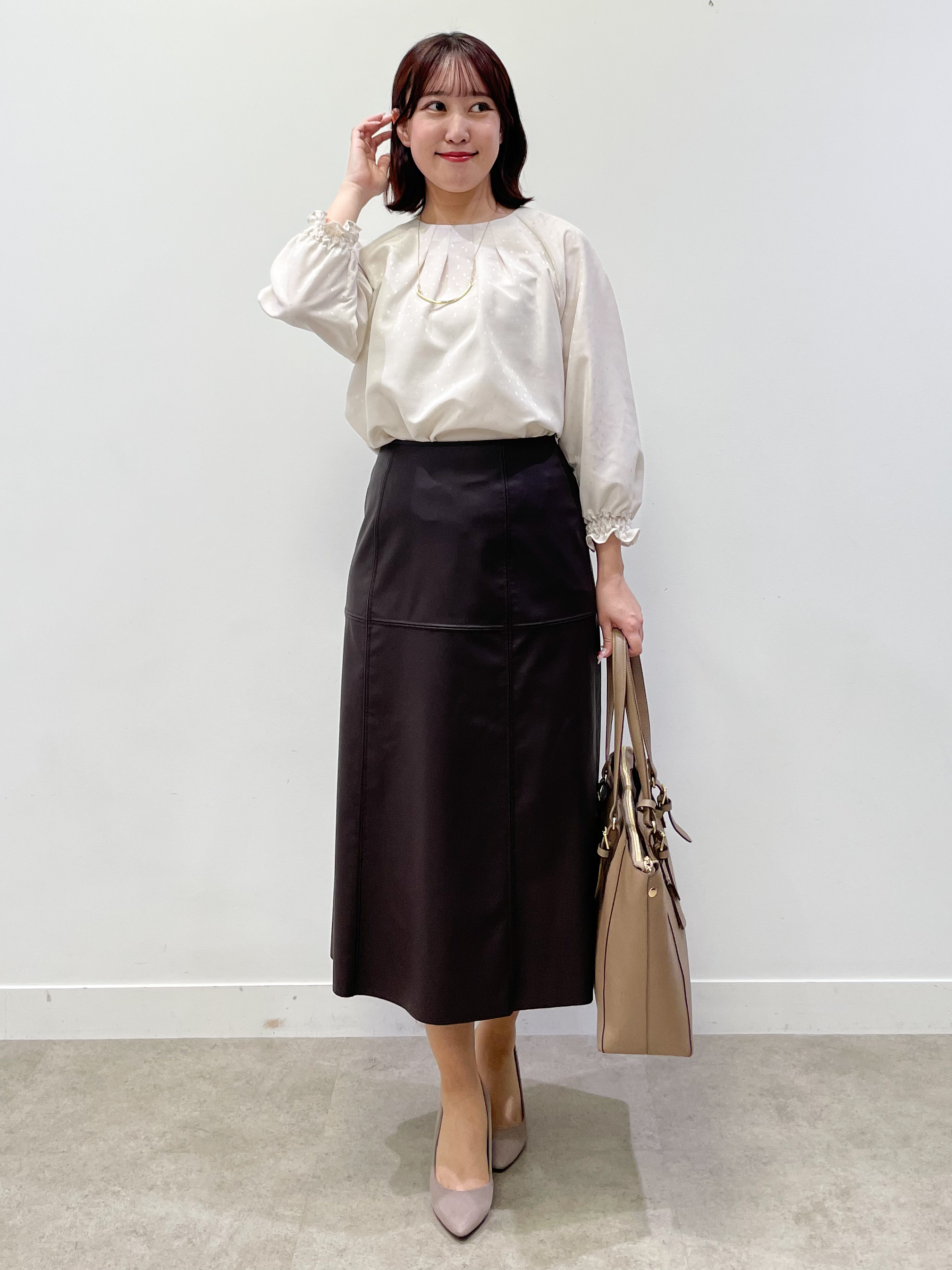 yukariさんの「Reflect｜タックデザイン ラグランスリーブブラウス」を使ったコーディネート