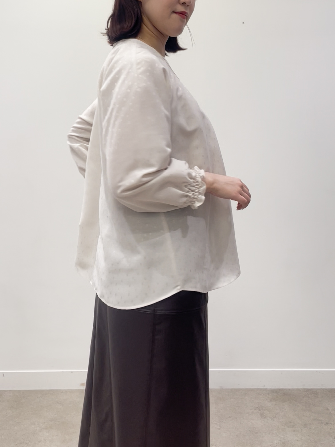 yukariさんの「Reflect｜タックデザイン ラグランスリーブブラウス」を使ったコーディネート